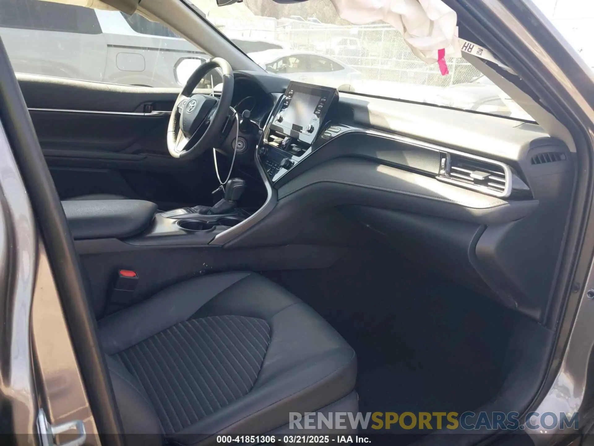 5 fotografías del automóvil dañado 4T1G11AK6RU258509 TOYOTA CAMRY 2024
