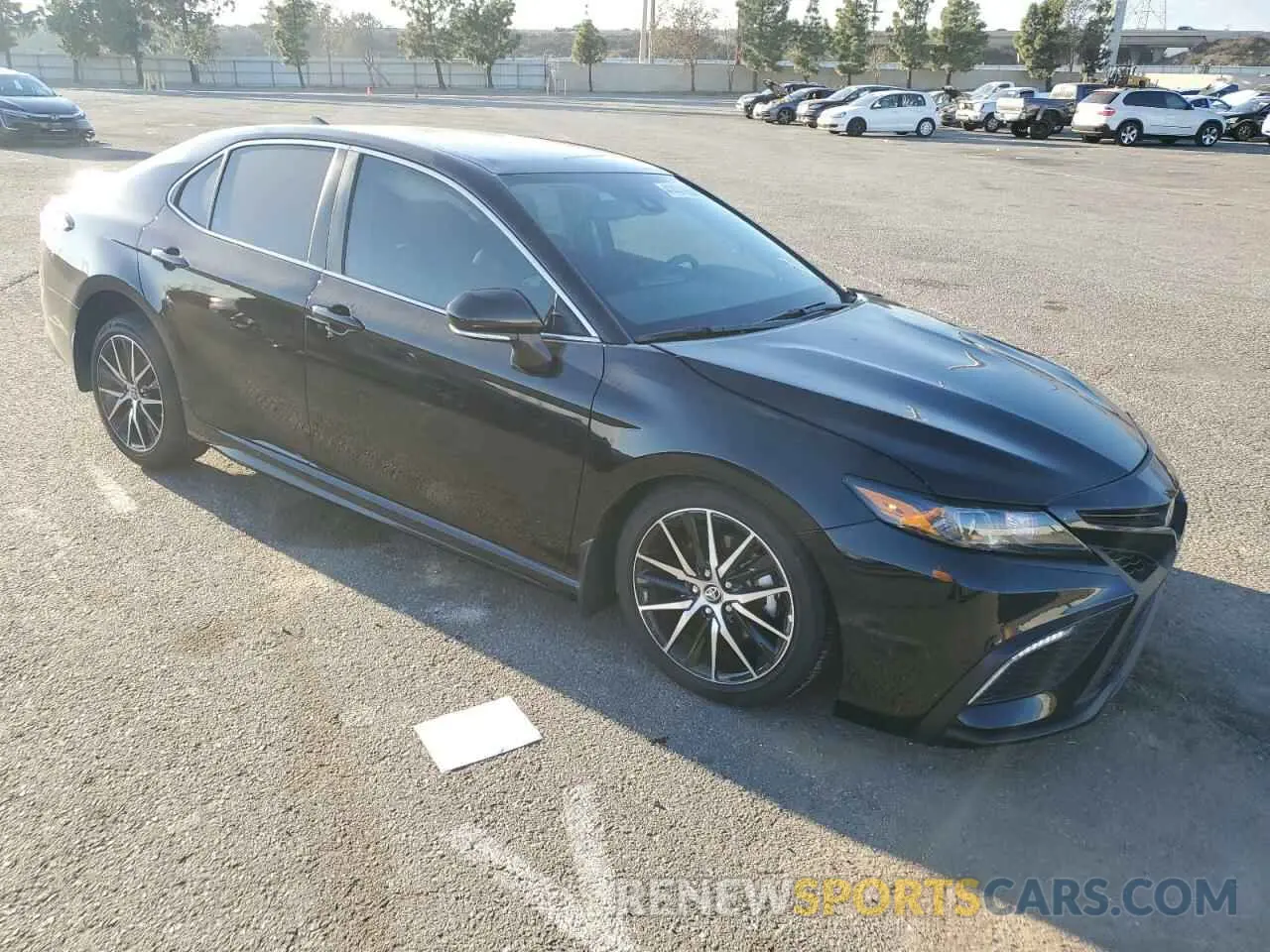 4 fotografías del automóvil dañado 4T1G11AK6RU258834 TOYOTA CAMRY 2024