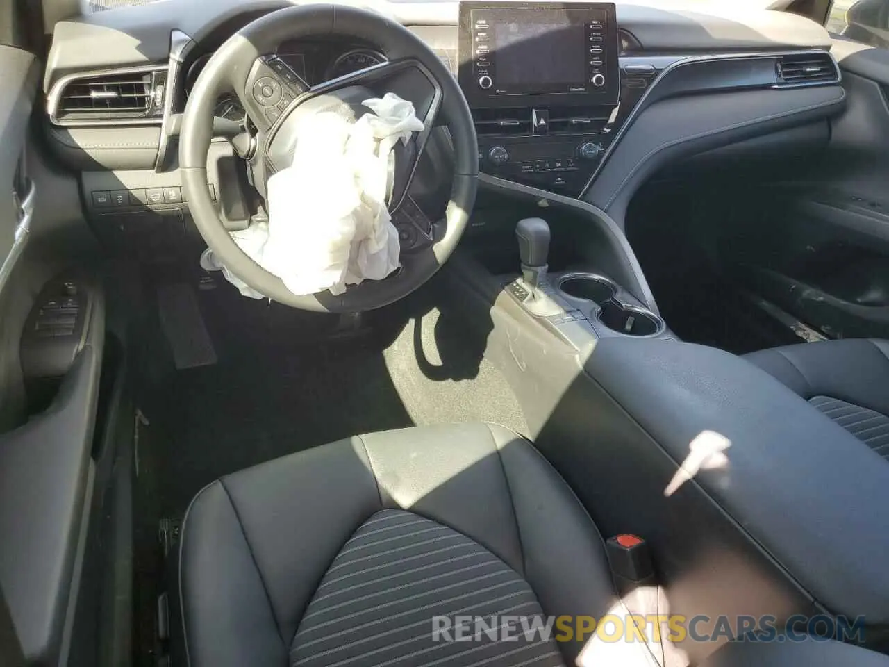 8 fotografías del automóvil dañado 4T1G11AK6RU265346 TOYOTA CAMRY 2024