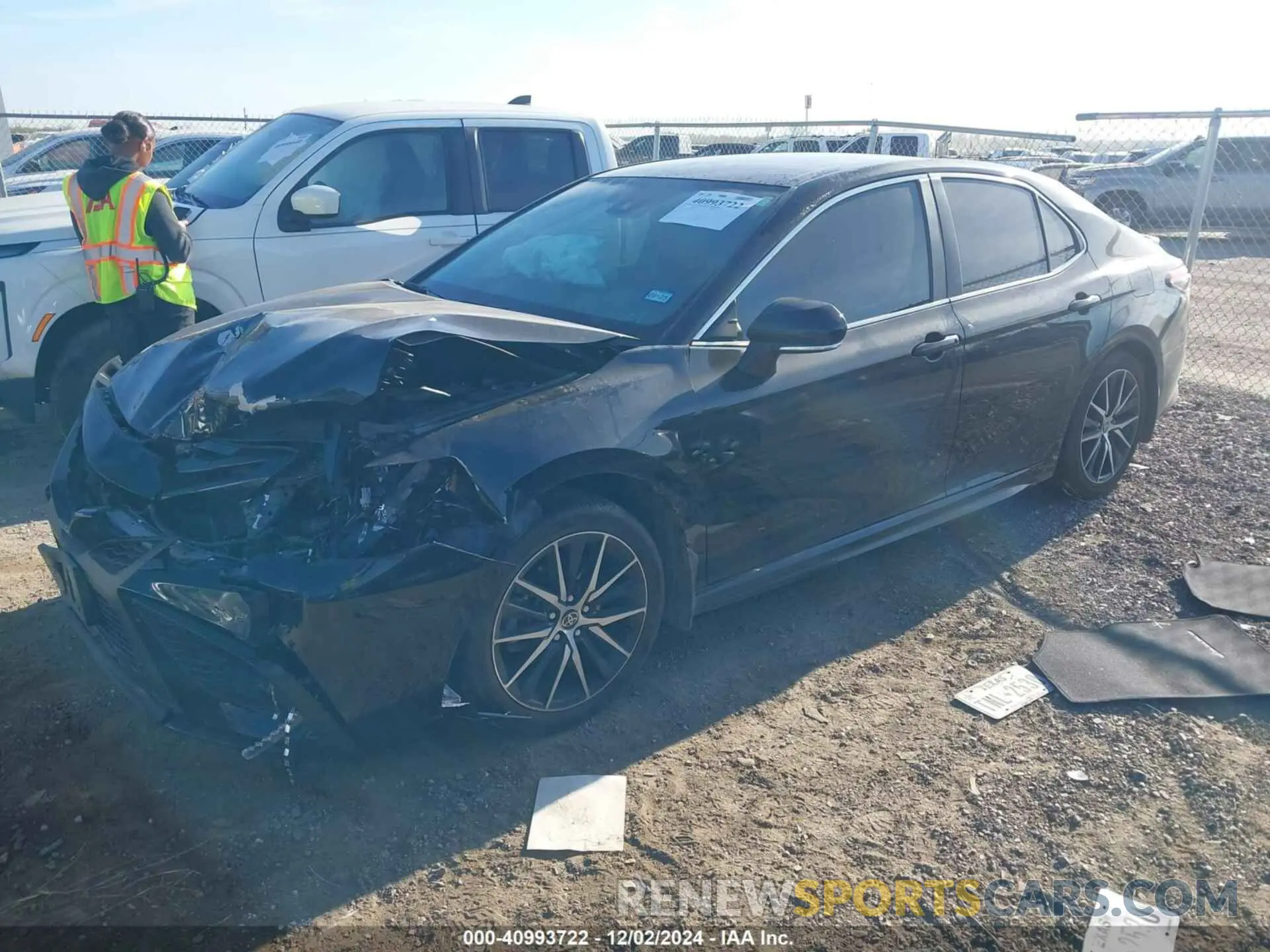 2 fotografías del automóvil dañado 4T1G11AK6RU844577 TOYOTA CAMRY 2024