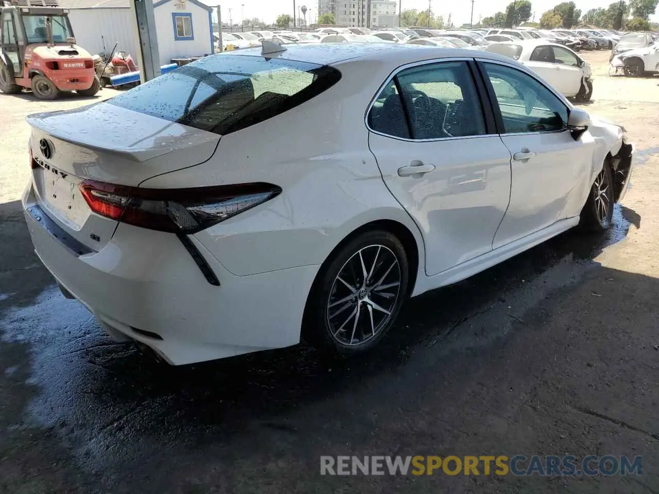 3 fotografías del automóvil dañado 4T1G11AK6RU845695 TOYOTA CAMRY 2024