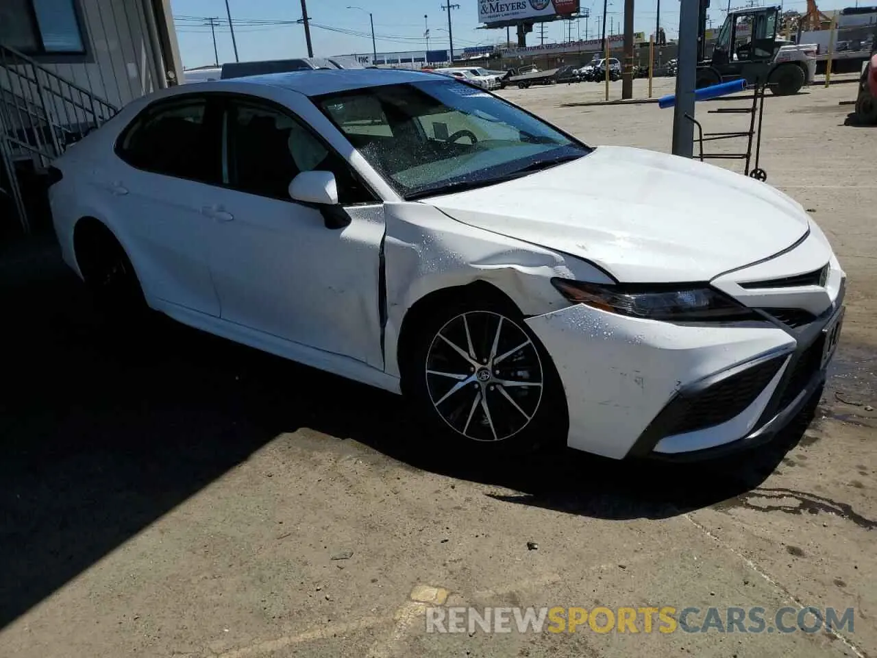 4 fotografías del automóvil dañado 4T1G11AK6RU845695 TOYOTA CAMRY 2024