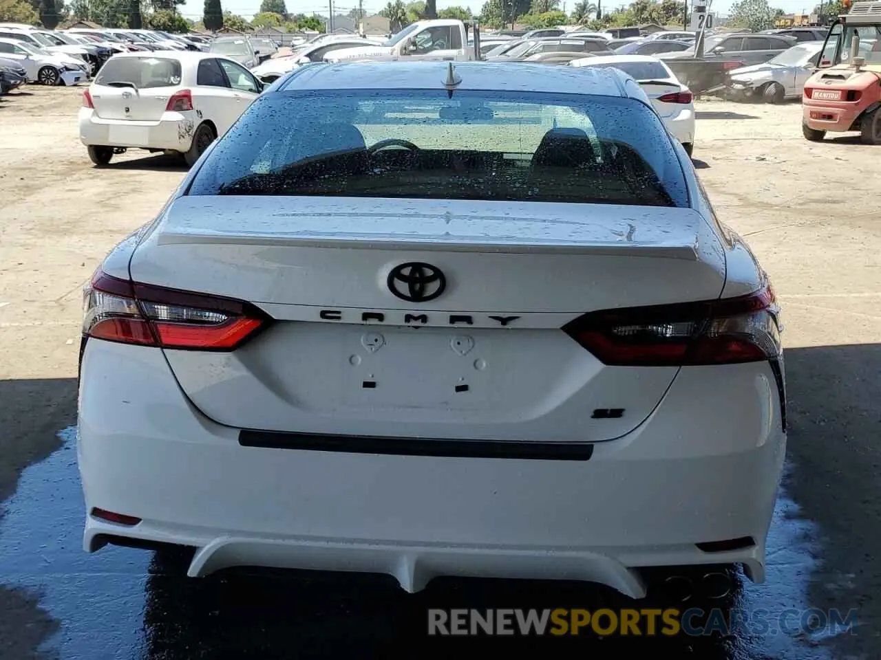 6 fotografías del automóvil dañado 4T1G11AK6RU845695 TOYOTA CAMRY 2024
