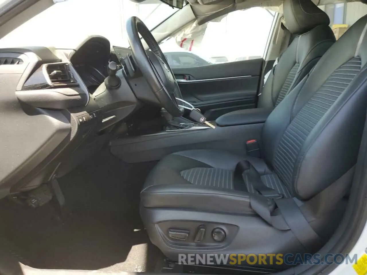 7 fotografías del automóvil dañado 4T1G11AK6RU845695 TOYOTA CAMRY 2024