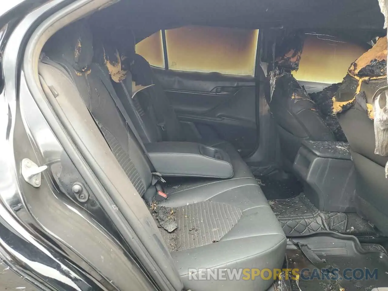 10 fotografías del automóvil dañado 4T1G11AK6RU847835 TOYOTA CAMRY 2024