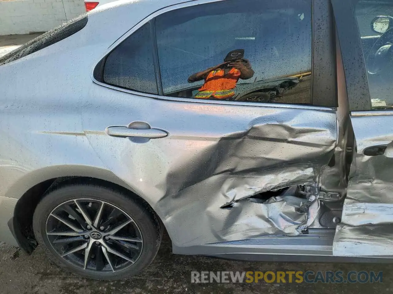 10 fotografías del automóvil dañado 4T1G11AK6RU850539 TOYOTA CAMRY 2024