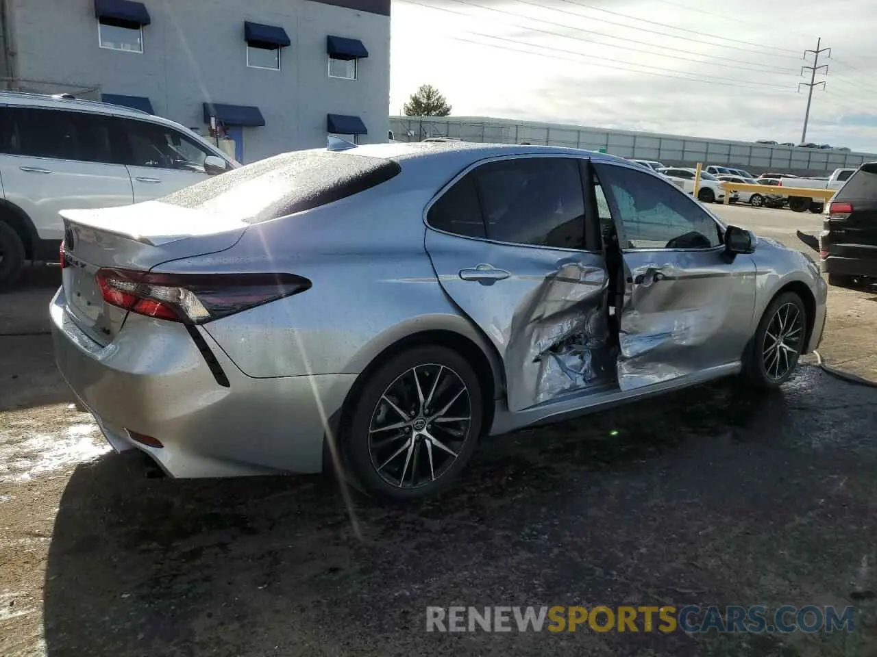 3 fotografías del automóvil dañado 4T1G11AK6RU850539 TOYOTA CAMRY 2024