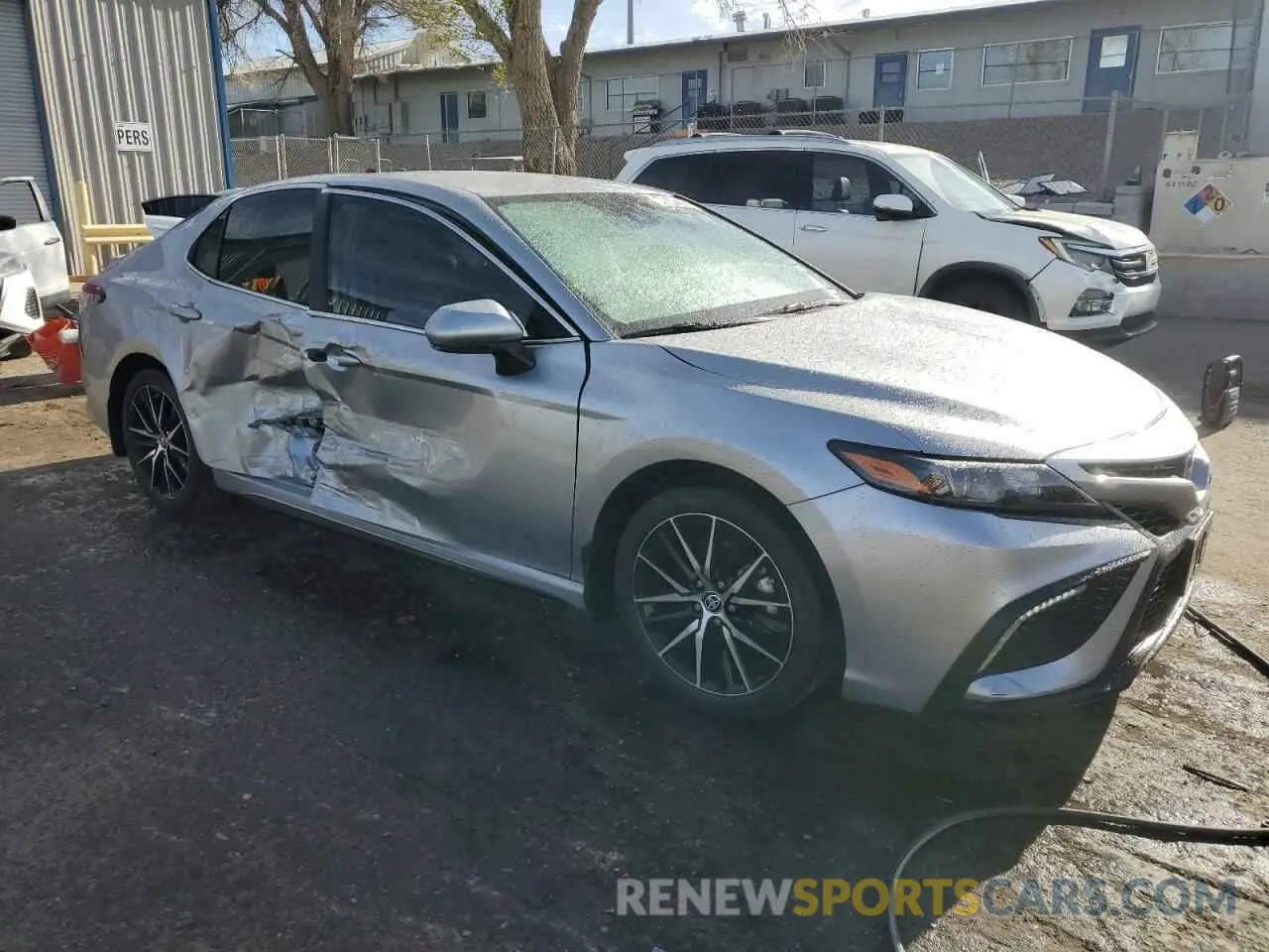 4 fotografías del automóvil dañado 4T1G11AK6RU850539 TOYOTA CAMRY 2024