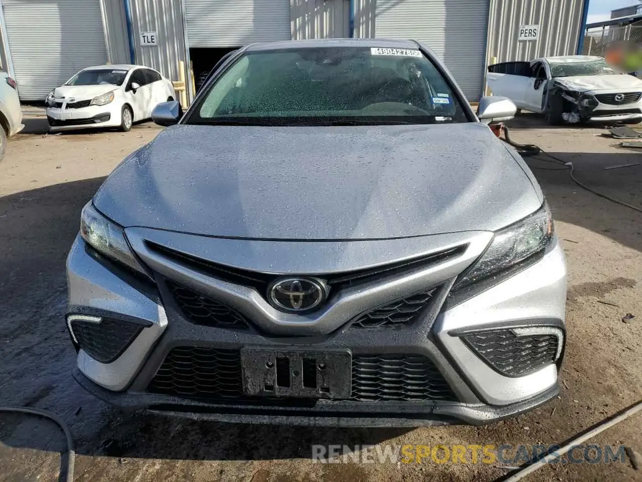 5 fotografías del automóvil dañado 4T1G11AK6RU850539 TOYOTA CAMRY 2024
