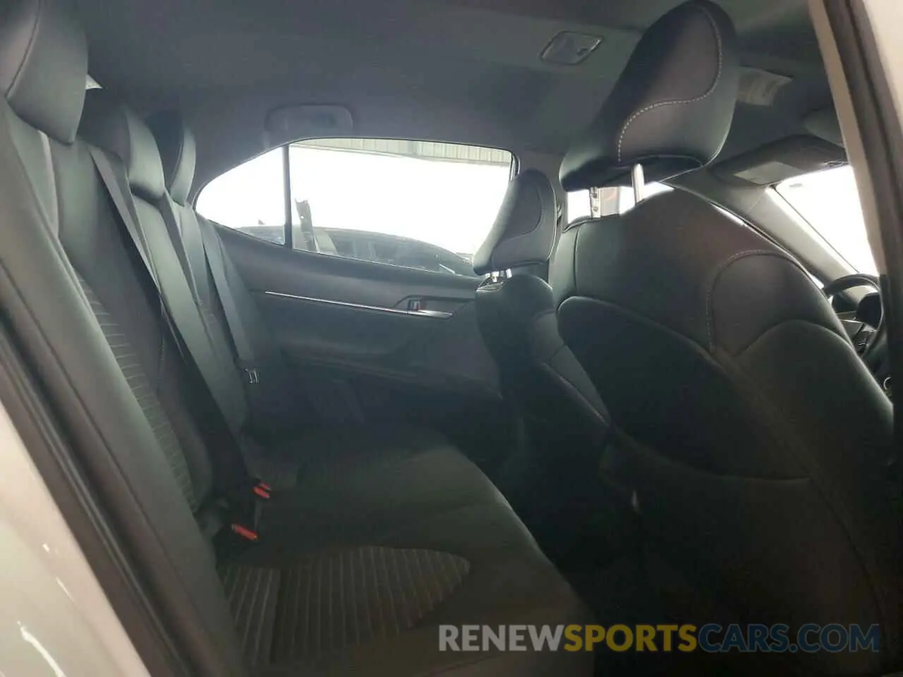 10 fotografías del automóvil dañado 4T1G11AK6RU851030 TOYOTA CAMRY 2024