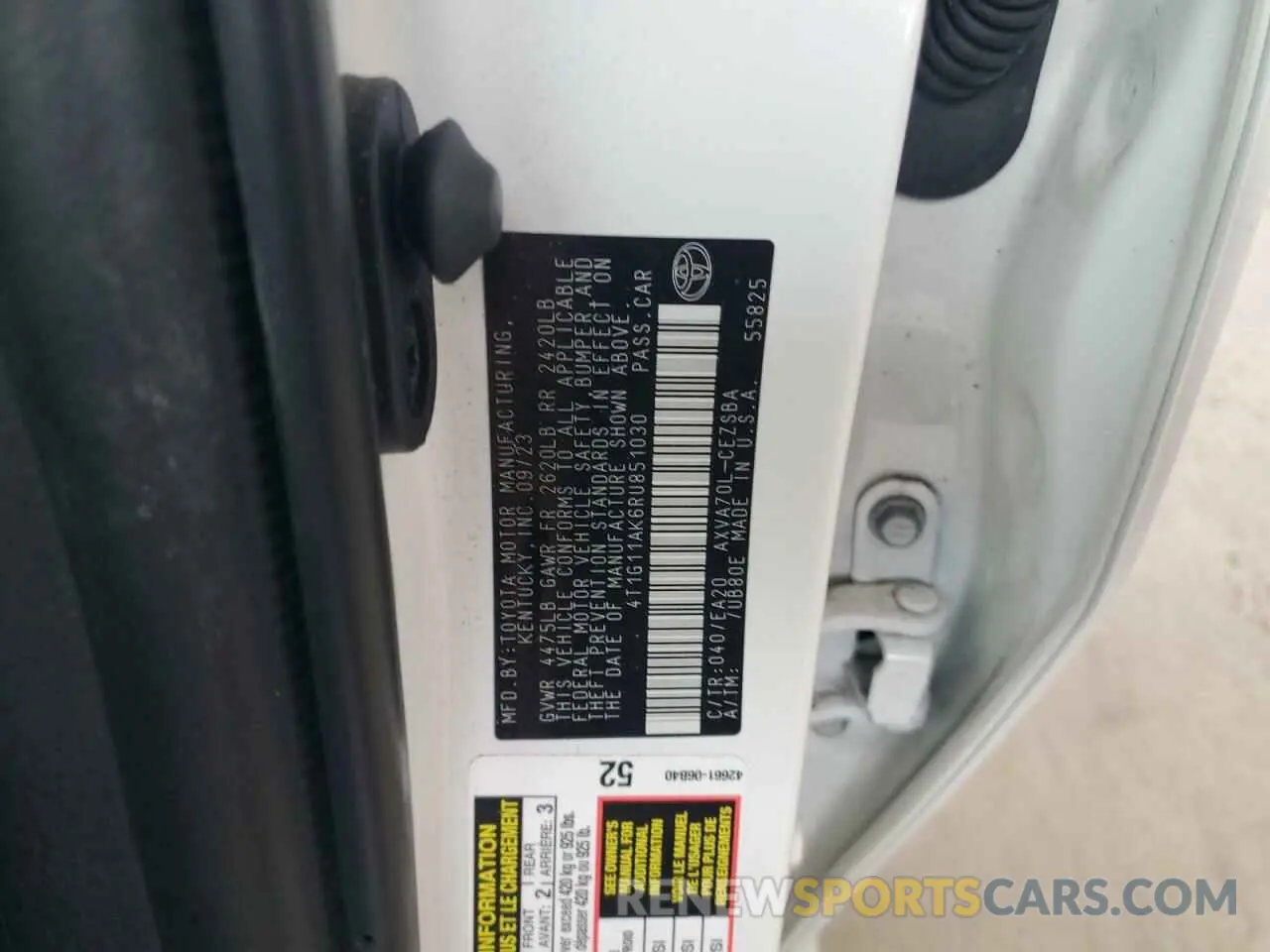 12 fotografías del automóvil dañado 4T1G11AK6RU851030 TOYOTA CAMRY 2024