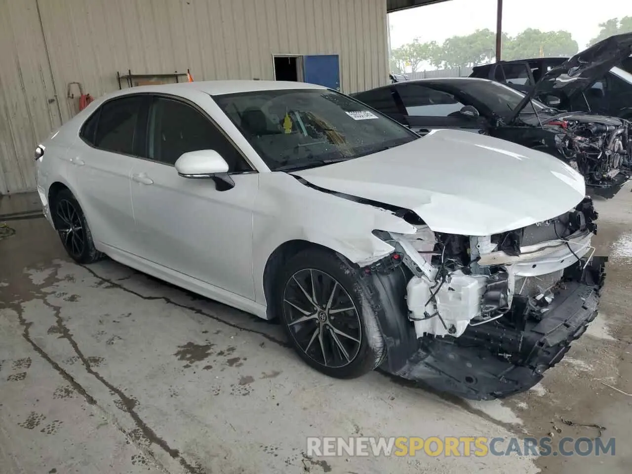 4 fotografías del automóvil dañado 4T1G11AK6RU851030 TOYOTA CAMRY 2024