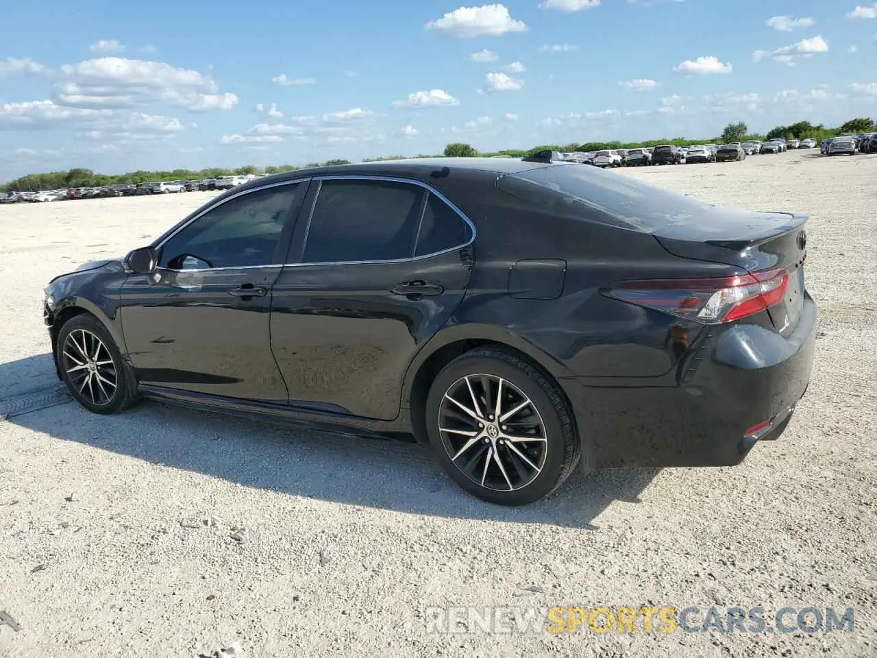 2 fotografías del automóvil dañado 4T1G11AK6RU882942 TOYOTA CAMRY 2024
