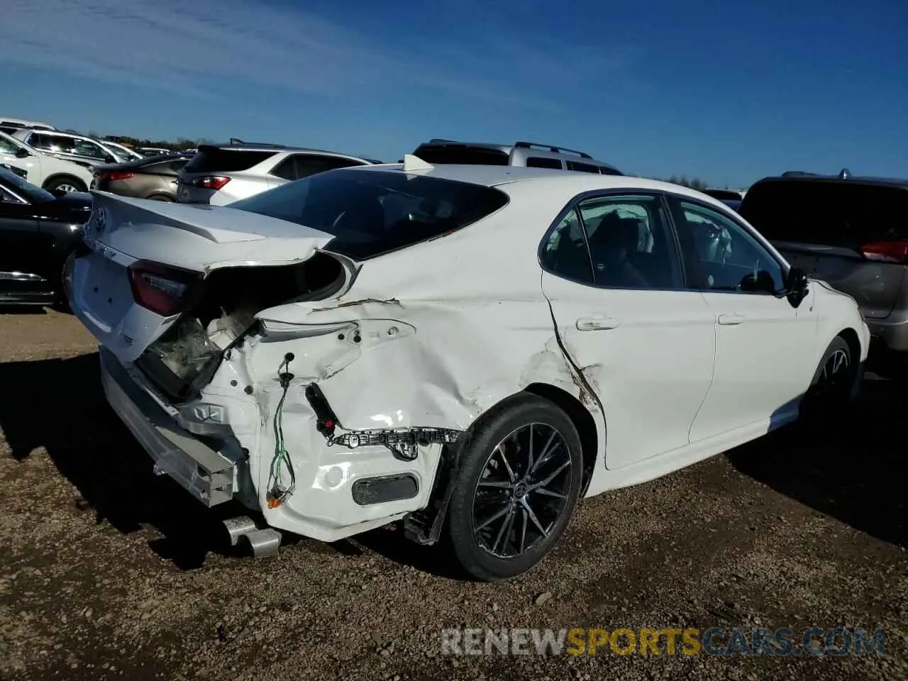 3 fotografías del automóvil dañado 4T1G11AK6RU892564 TOYOTA CAMRY 2024