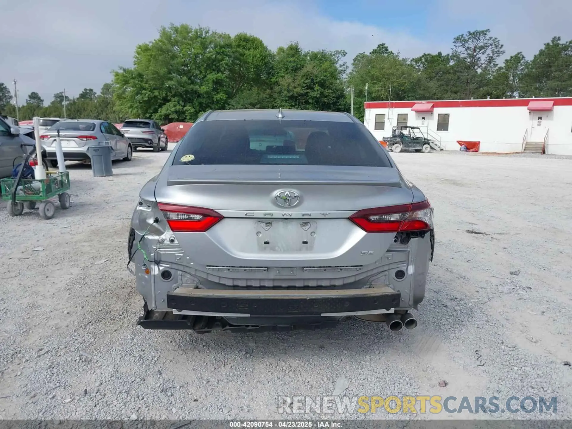 15 fotografías del automóvil dañado 4T1G11AK6RU894413 TOYOTA CAMRY 2024