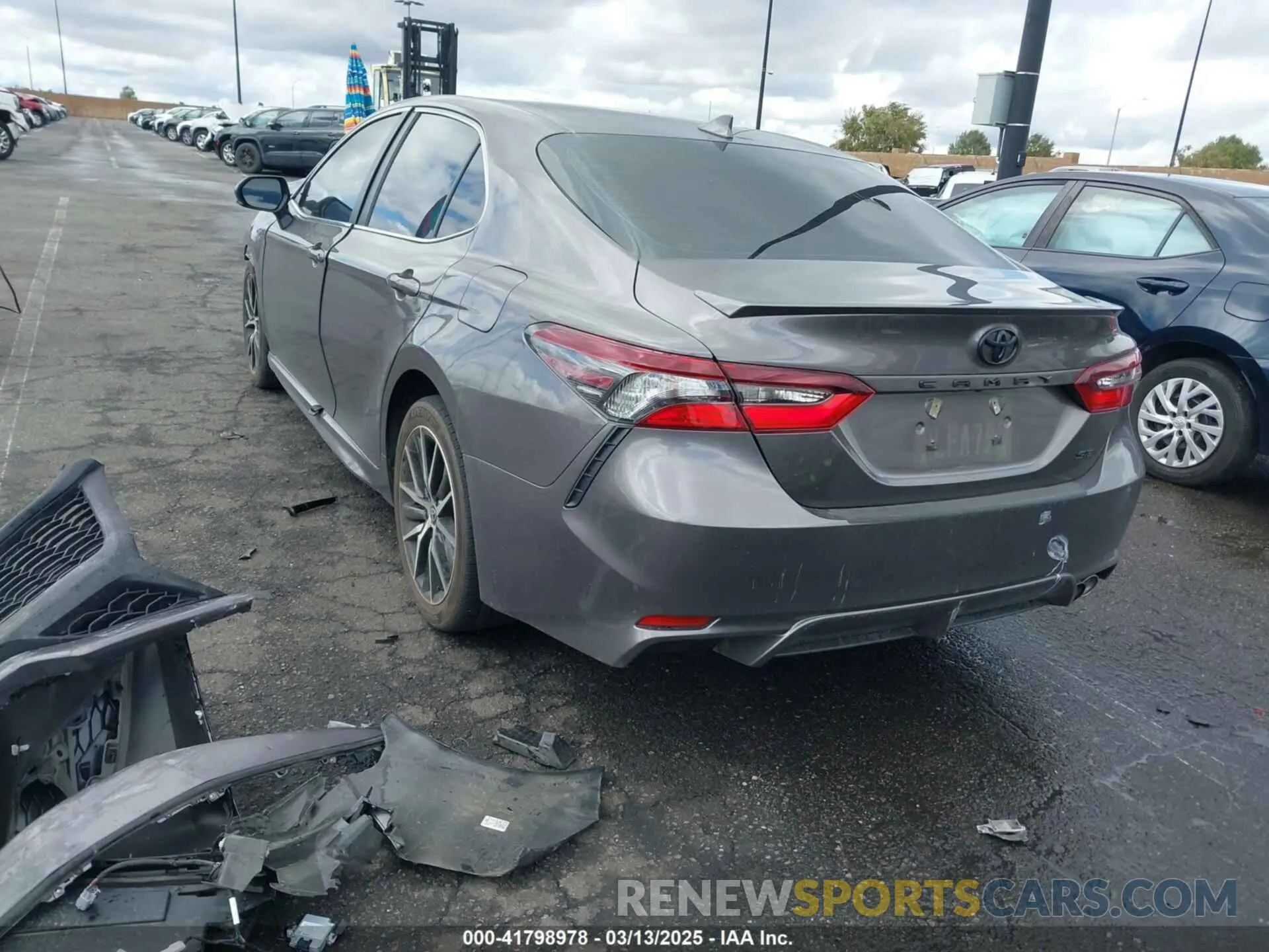 3 fotografías del automóvil dañado 4T1G11AK6RU900260 TOYOTA CAMRY 2024