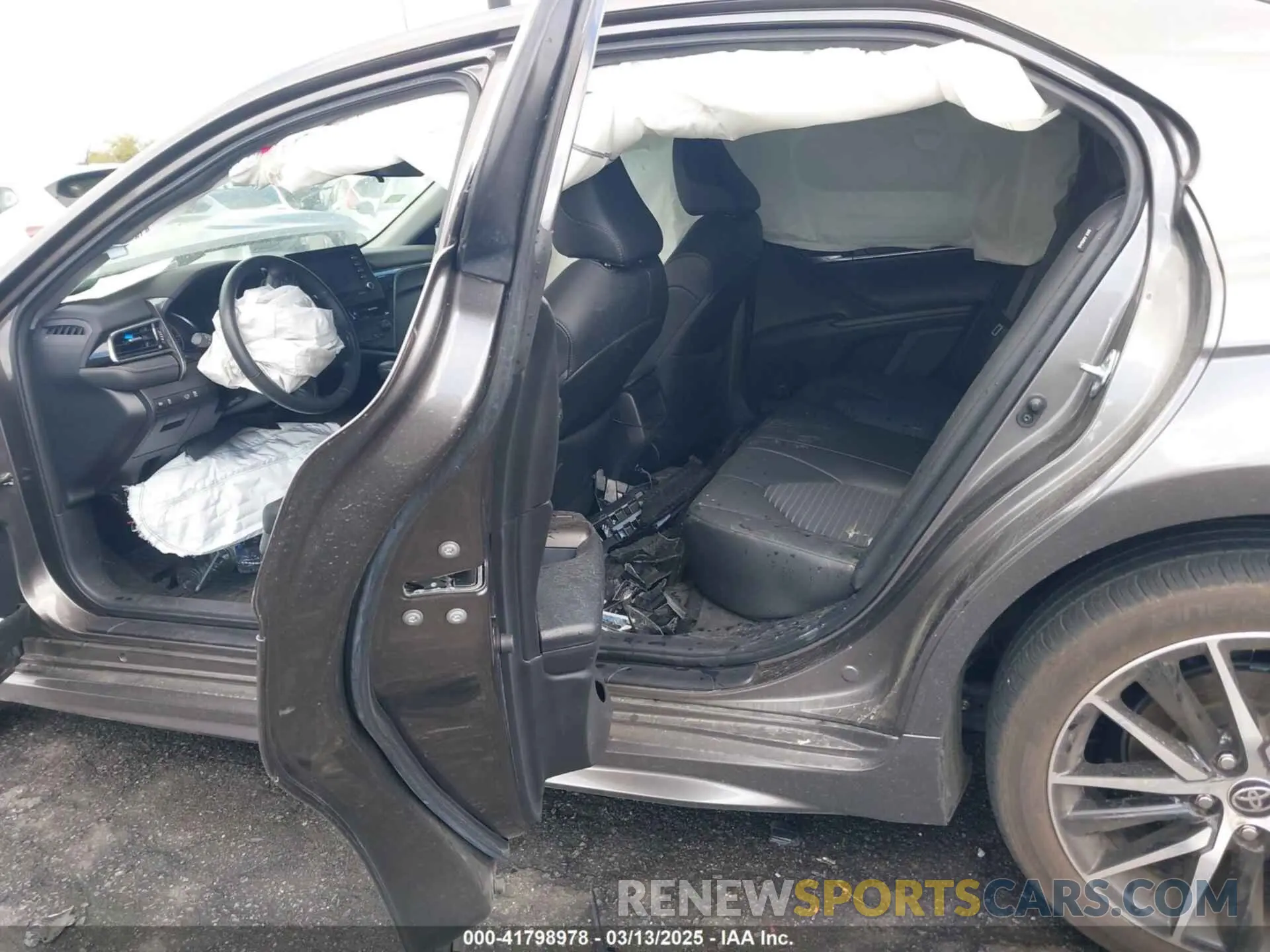 8 fotografías del automóvil dañado 4T1G11AK6RU900260 TOYOTA CAMRY 2024