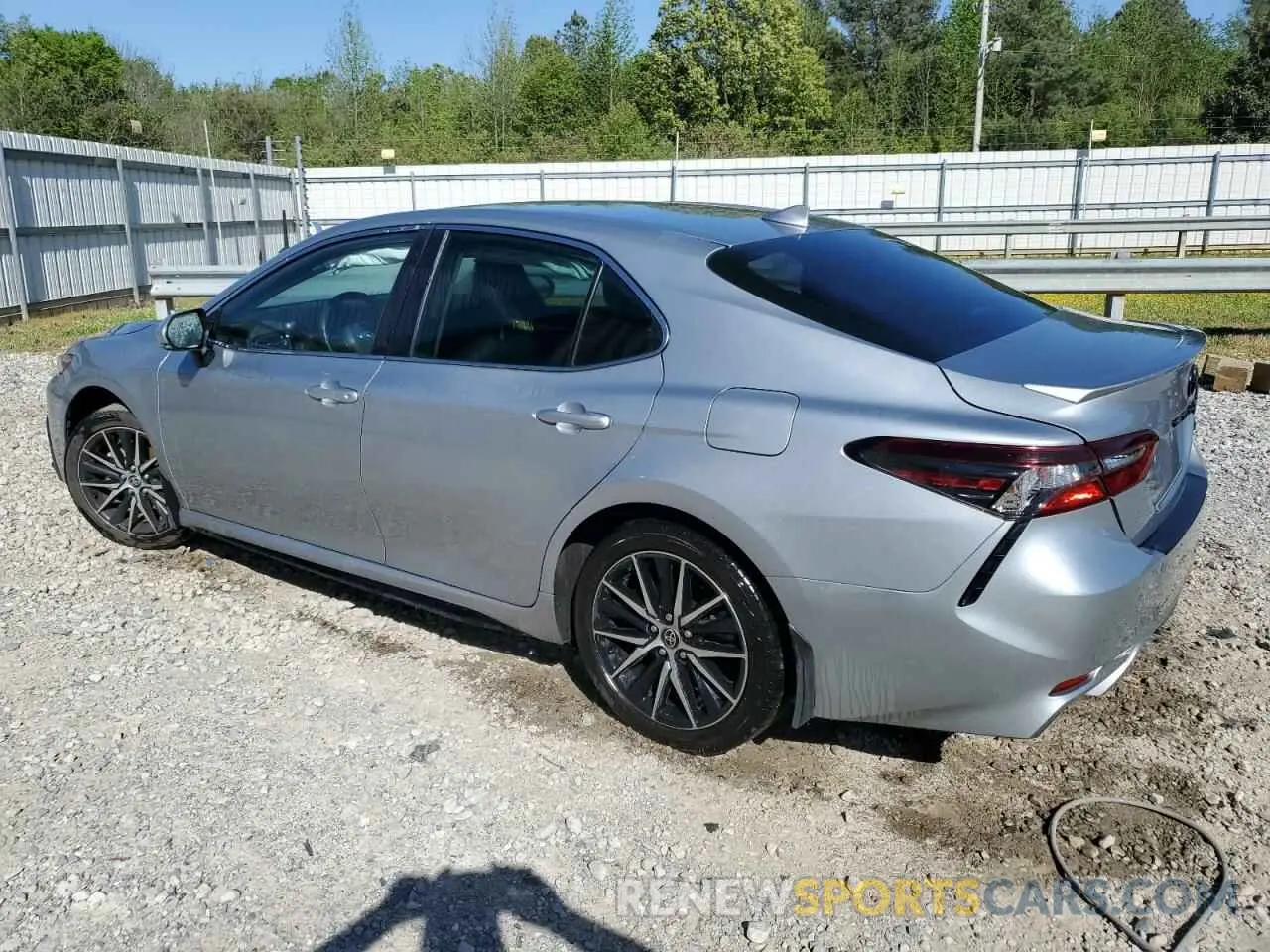 2 fotografías del automóvil dañado 4T1G11AK7RU190835 TOYOTA CAMRY 2024