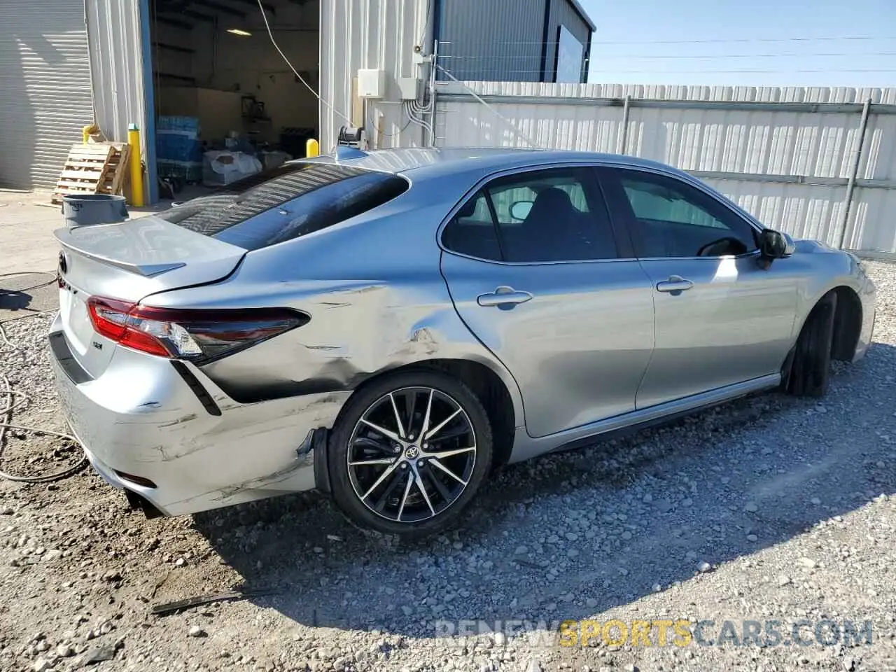 3 fotografías del automóvil dañado 4T1G11AK7RU190835 TOYOTA CAMRY 2024