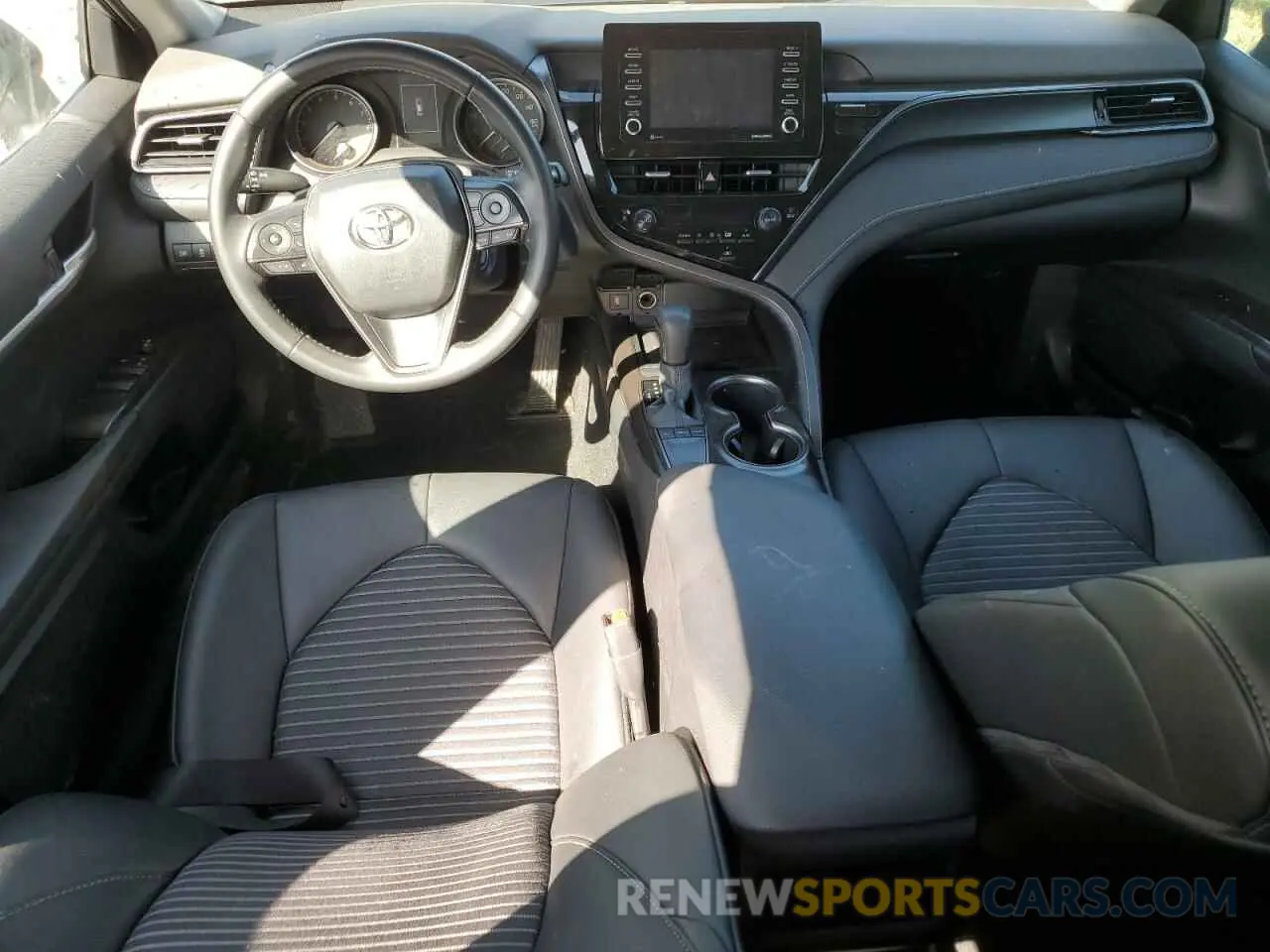 8 fotografías del automóvil dañado 4T1G11AK7RU190835 TOYOTA CAMRY 2024