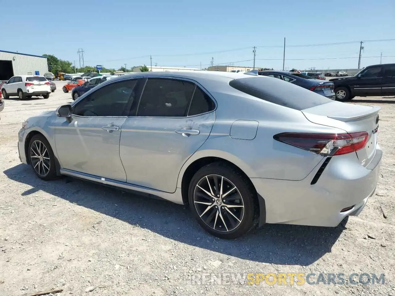 2 fotografías del automóvil dañado 4T1G11AK7RU220805 TOYOTA CAMRY 2024