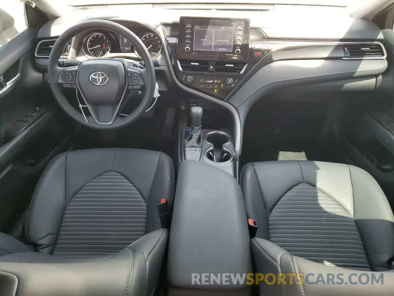 8 fotografías del automóvil dañado 4T1G11AK7RU220805 TOYOTA CAMRY 2024