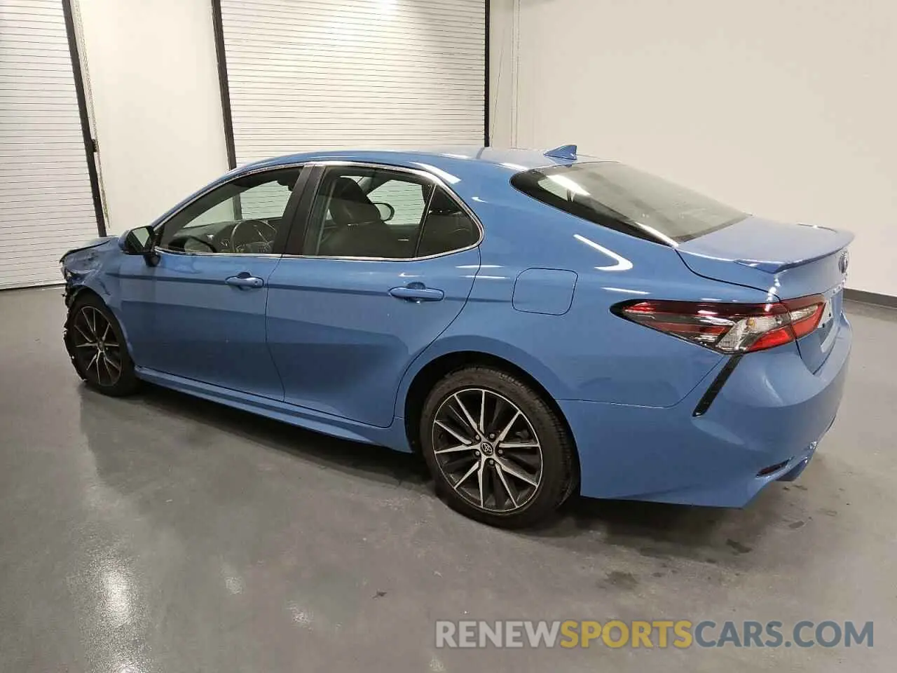 2 fotografías del automóvil dañado 4T1G11AK7RU221579 TOYOTA CAMRY 2024