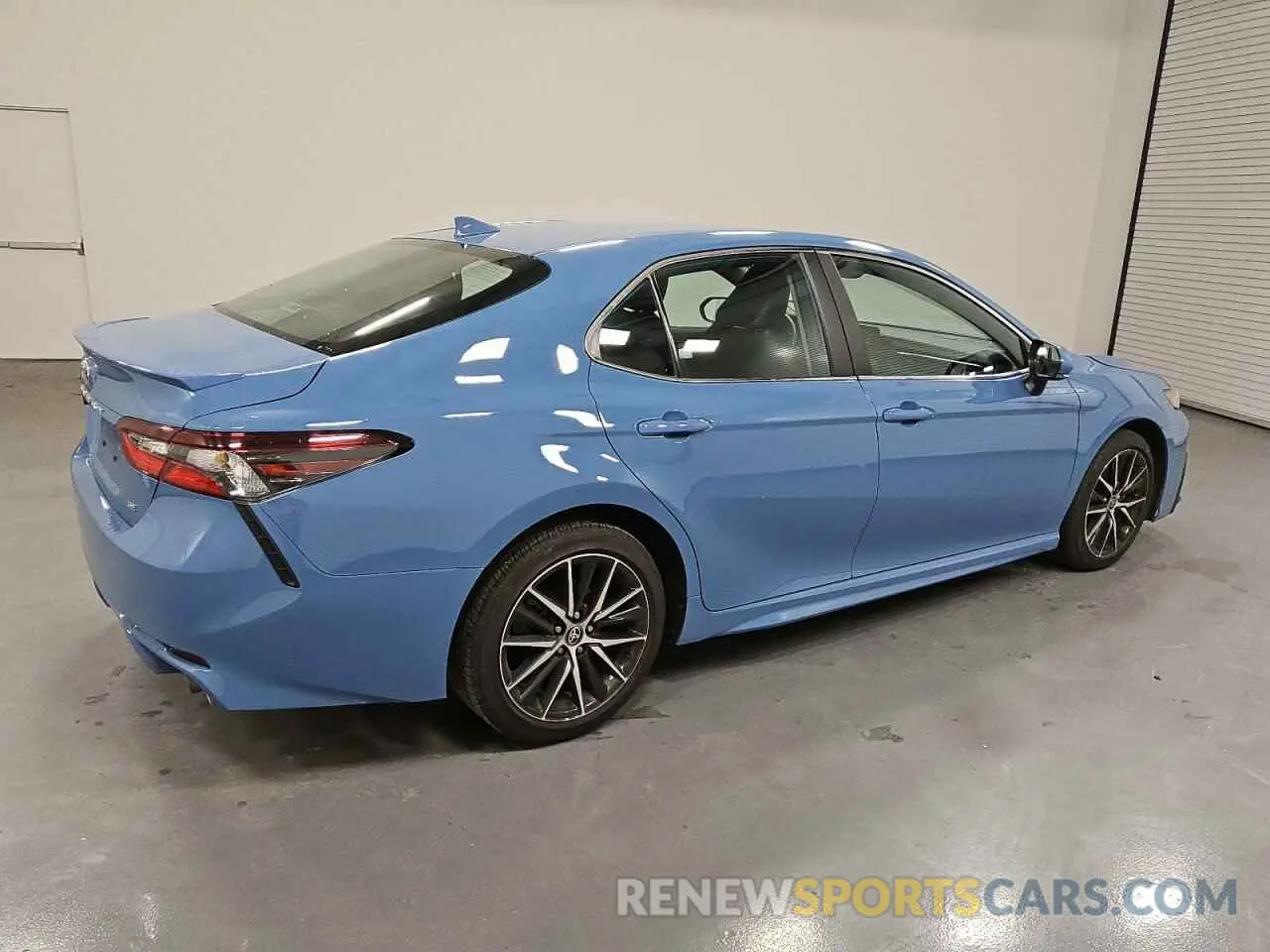 3 fotografías del automóvil dañado 4T1G11AK7RU221579 TOYOTA CAMRY 2024