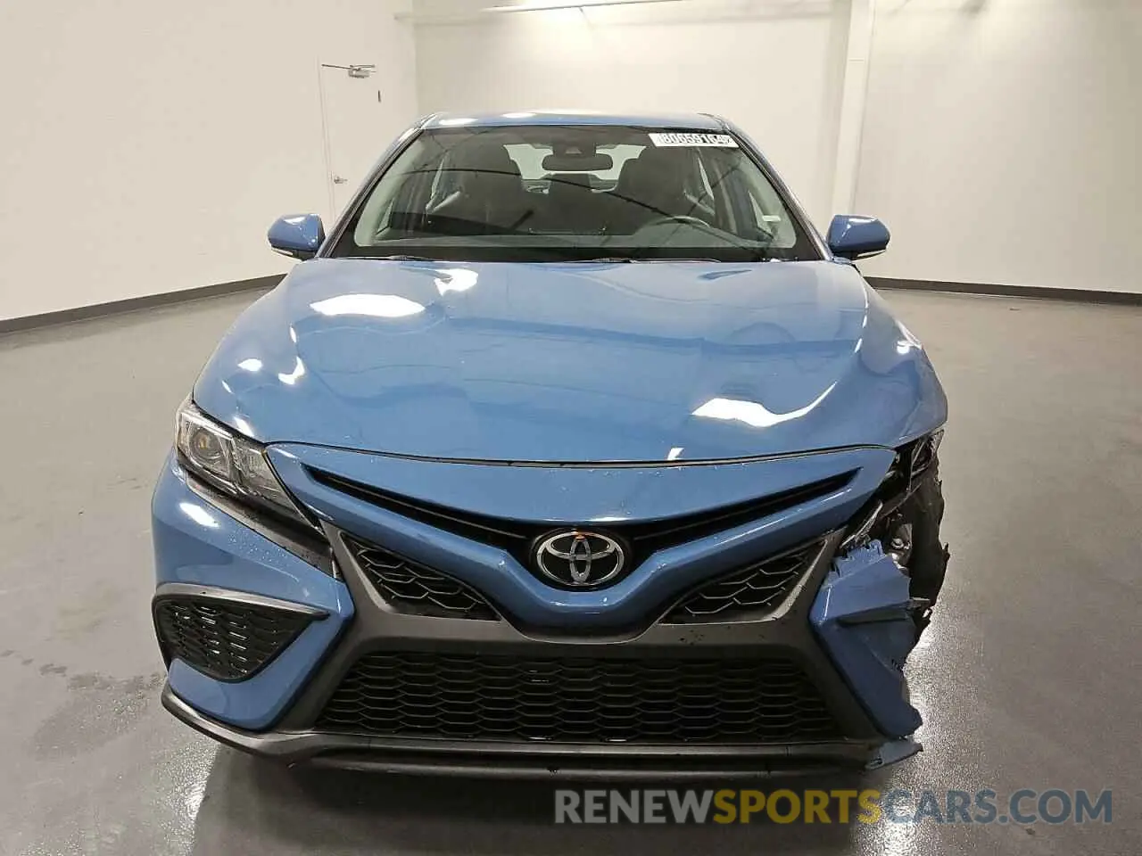 5 fotografías del automóvil dañado 4T1G11AK7RU221579 TOYOTA CAMRY 2024