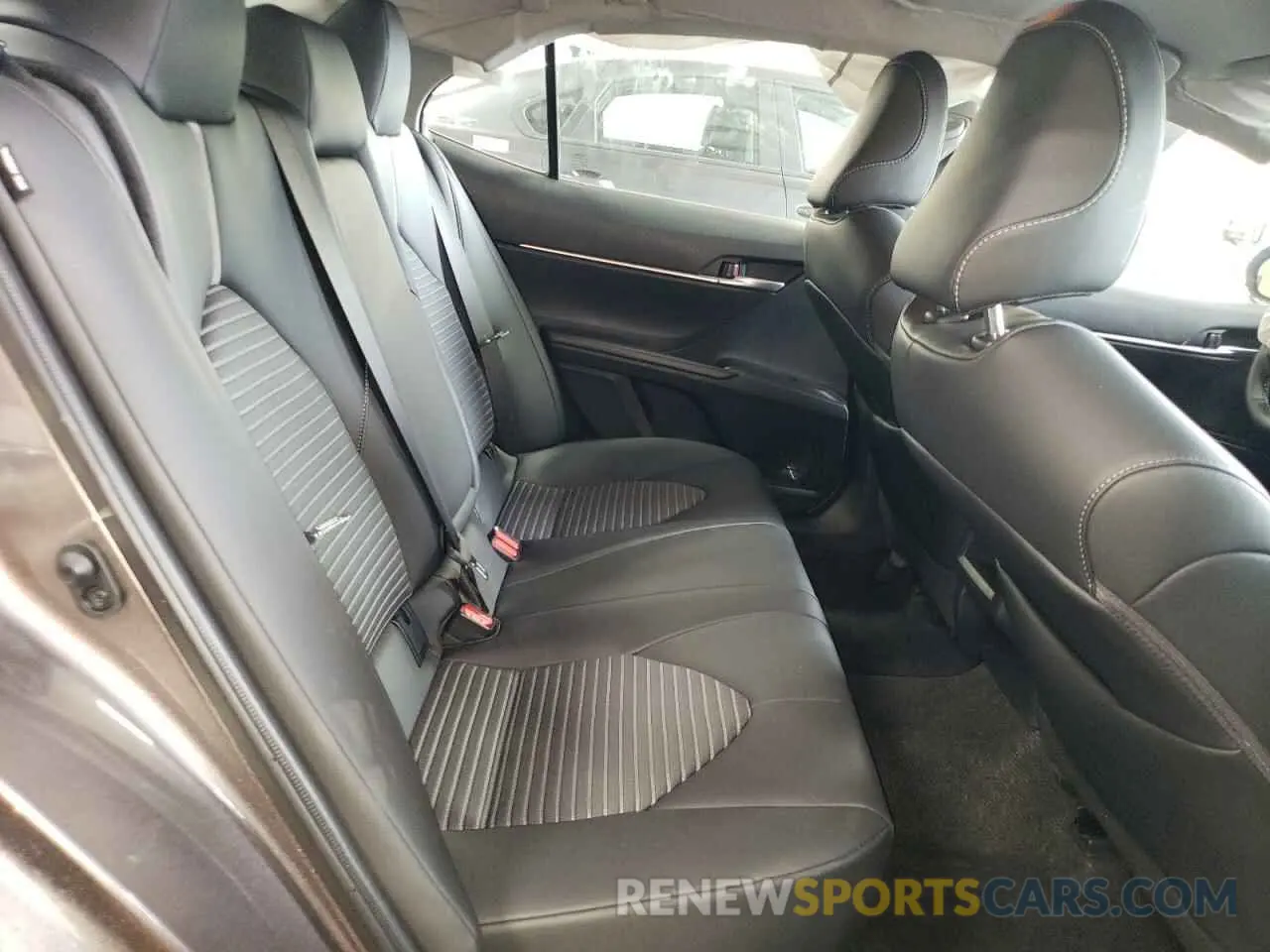 10 fotografías del automóvil dañado 4T1G11AK7RU229228 TOYOTA CAMRY 2024