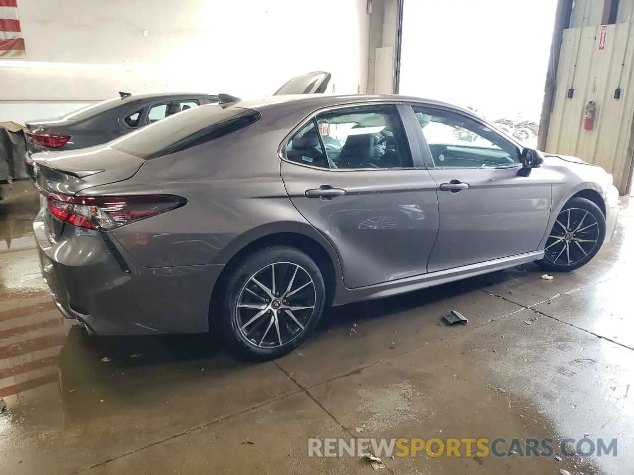 3 fotografías del automóvil dañado 4T1G11AK7RU229228 TOYOTA CAMRY 2024