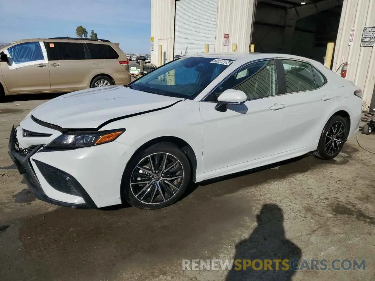 1 fotografías del automóvil dañado 4T1G11AK7RU245610 TOYOTA CAMRY 2024