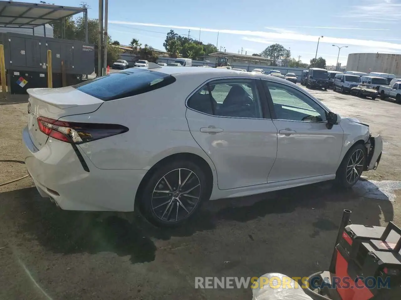 3 fotografías del automóvil dañado 4T1G11AK7RU245610 TOYOTA CAMRY 2024