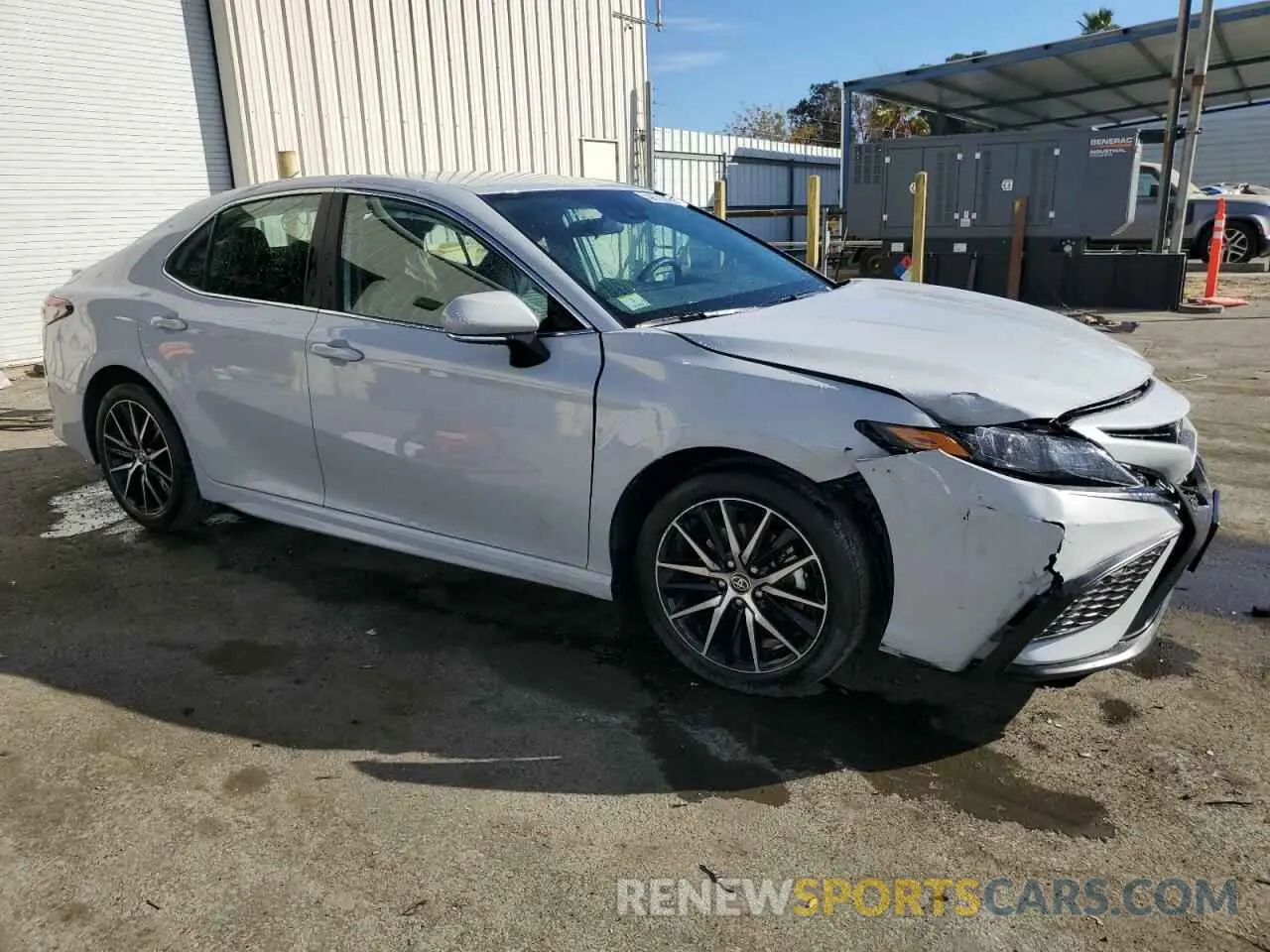4 fotografías del automóvil dañado 4T1G11AK7RU245610 TOYOTA CAMRY 2024