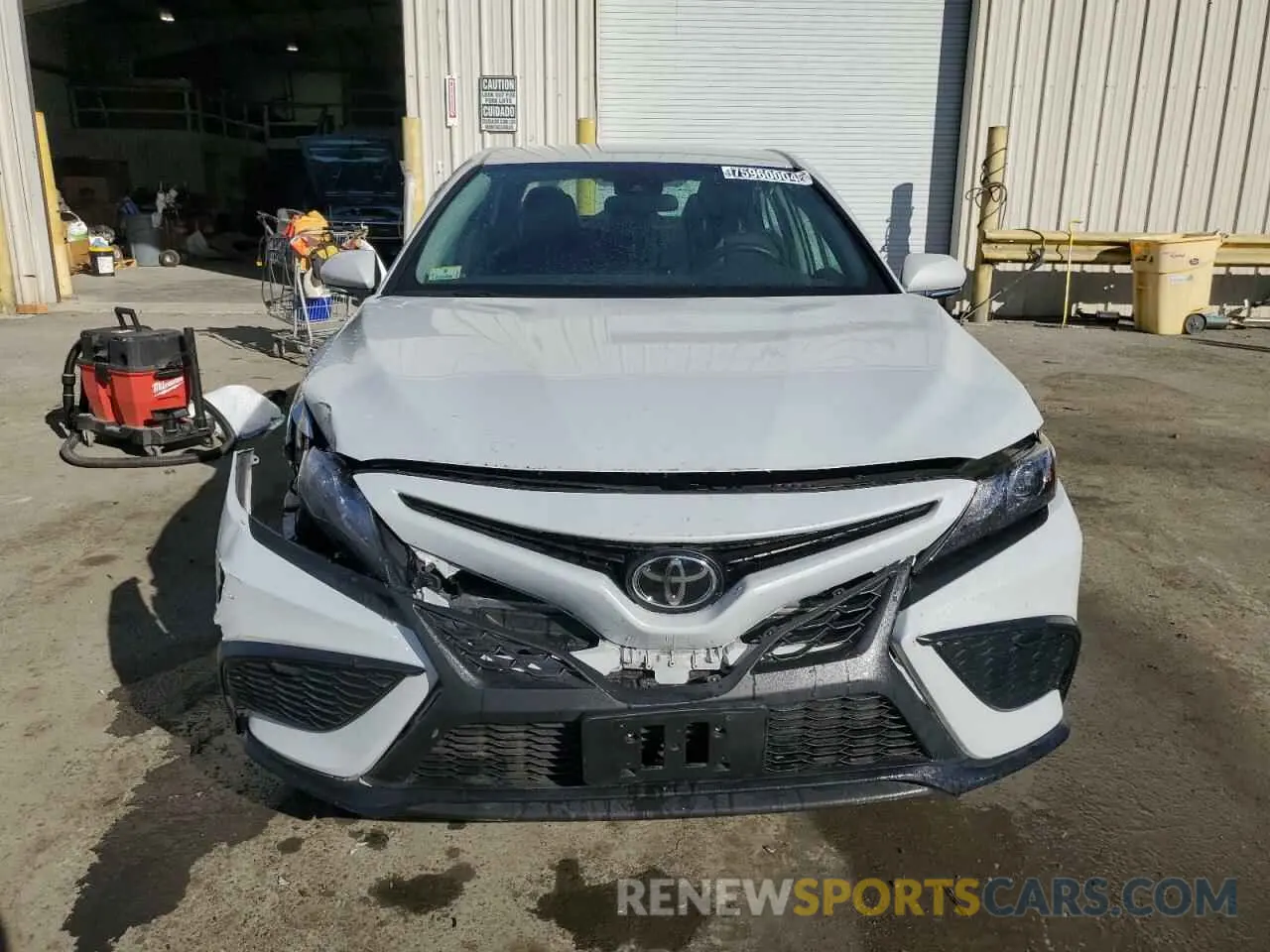 5 fotografías del automóvil dañado 4T1G11AK7RU245610 TOYOTA CAMRY 2024