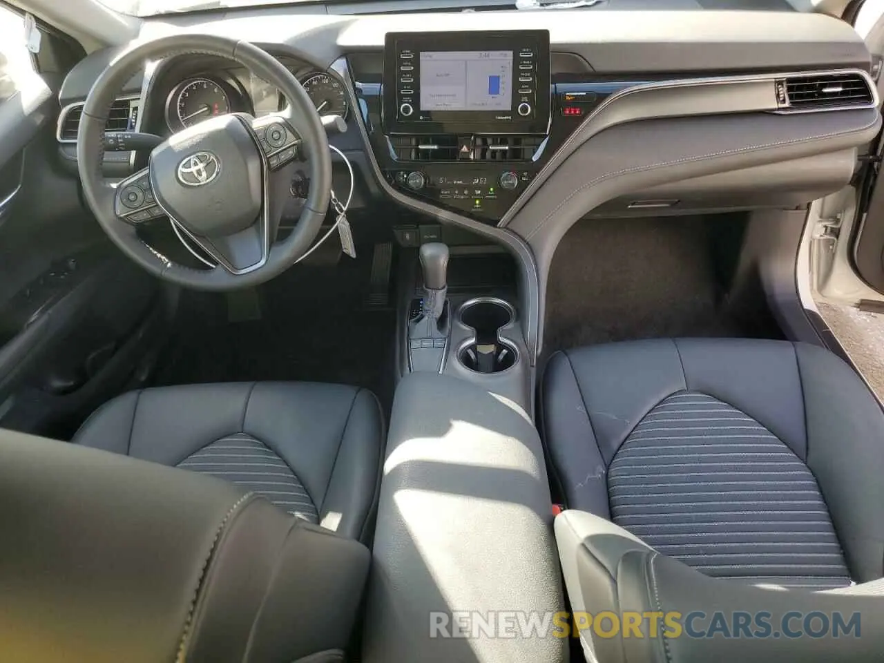 8 fotografías del automóvil dañado 4T1G11AK7RU245610 TOYOTA CAMRY 2024