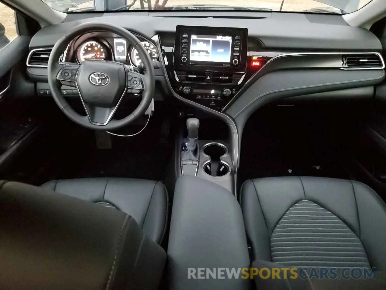 8 fotografías del automóvil dañado 4T1G11AK7RU250757 TOYOTA CAMRY 2024