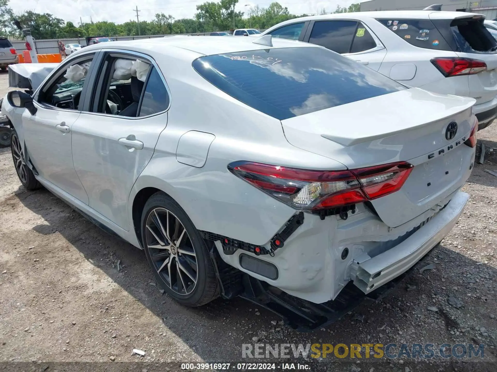 3 fotografías del automóvil dañado 4T1G11AK7RU261323 TOYOTA CAMRY 2024