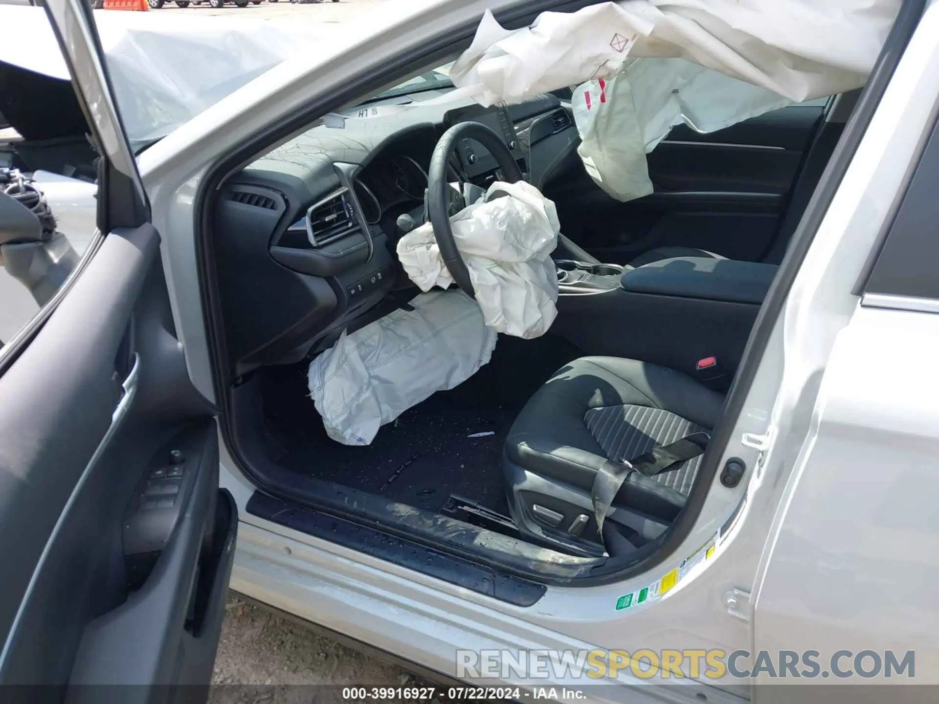 5 fotografías del automóvil dañado 4T1G11AK7RU261323 TOYOTA CAMRY 2024