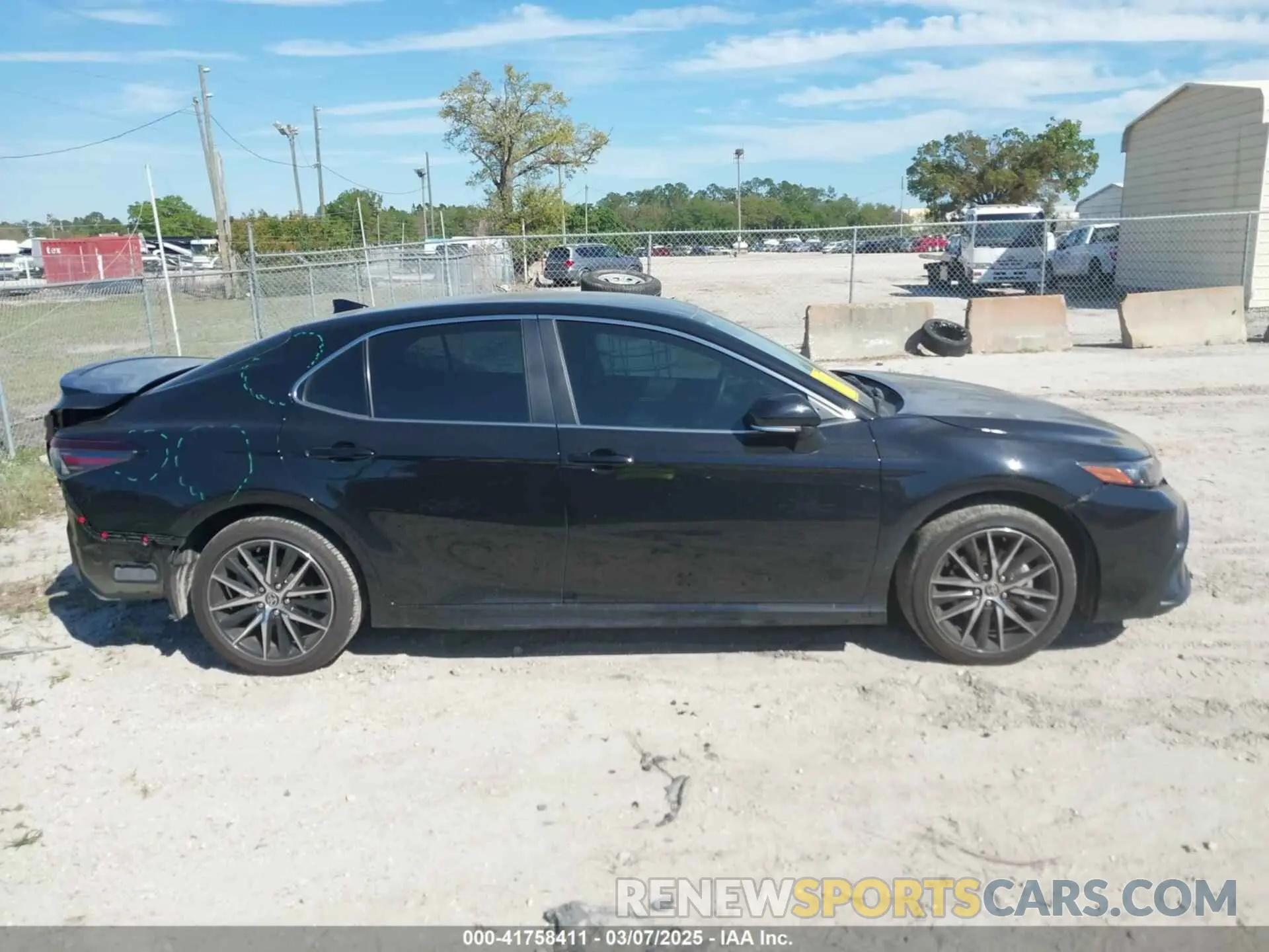 13 fotografías del automóvil dañado 4T1G11AK7RU261905 TOYOTA CAMRY 2024