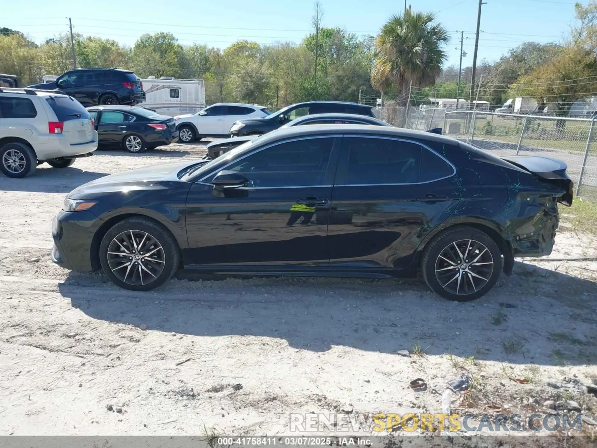 14 fotografías del automóvil dañado 4T1G11AK7RU261905 TOYOTA CAMRY 2024