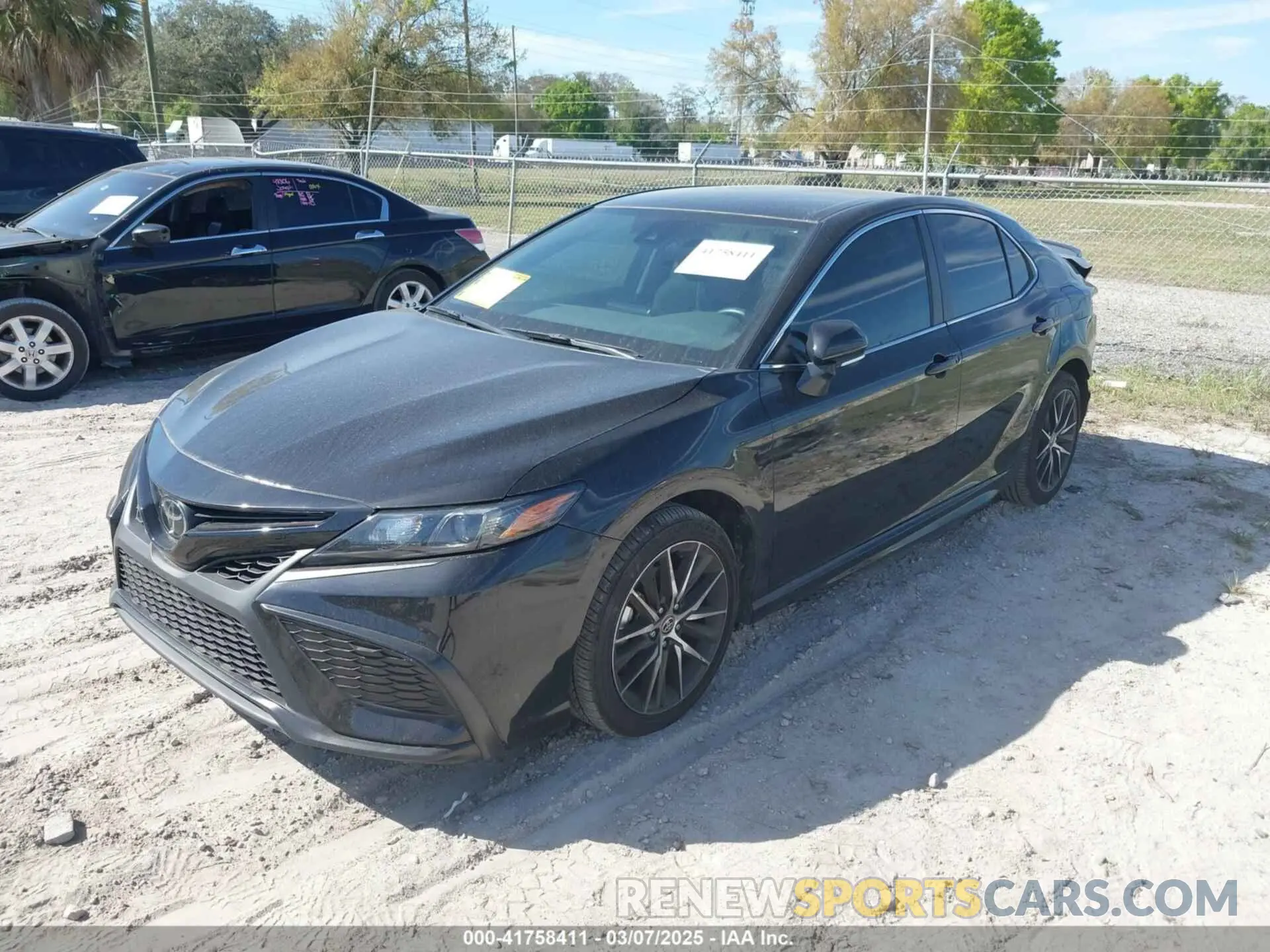 2 fotografías del automóvil dañado 4T1G11AK7RU261905 TOYOTA CAMRY 2024