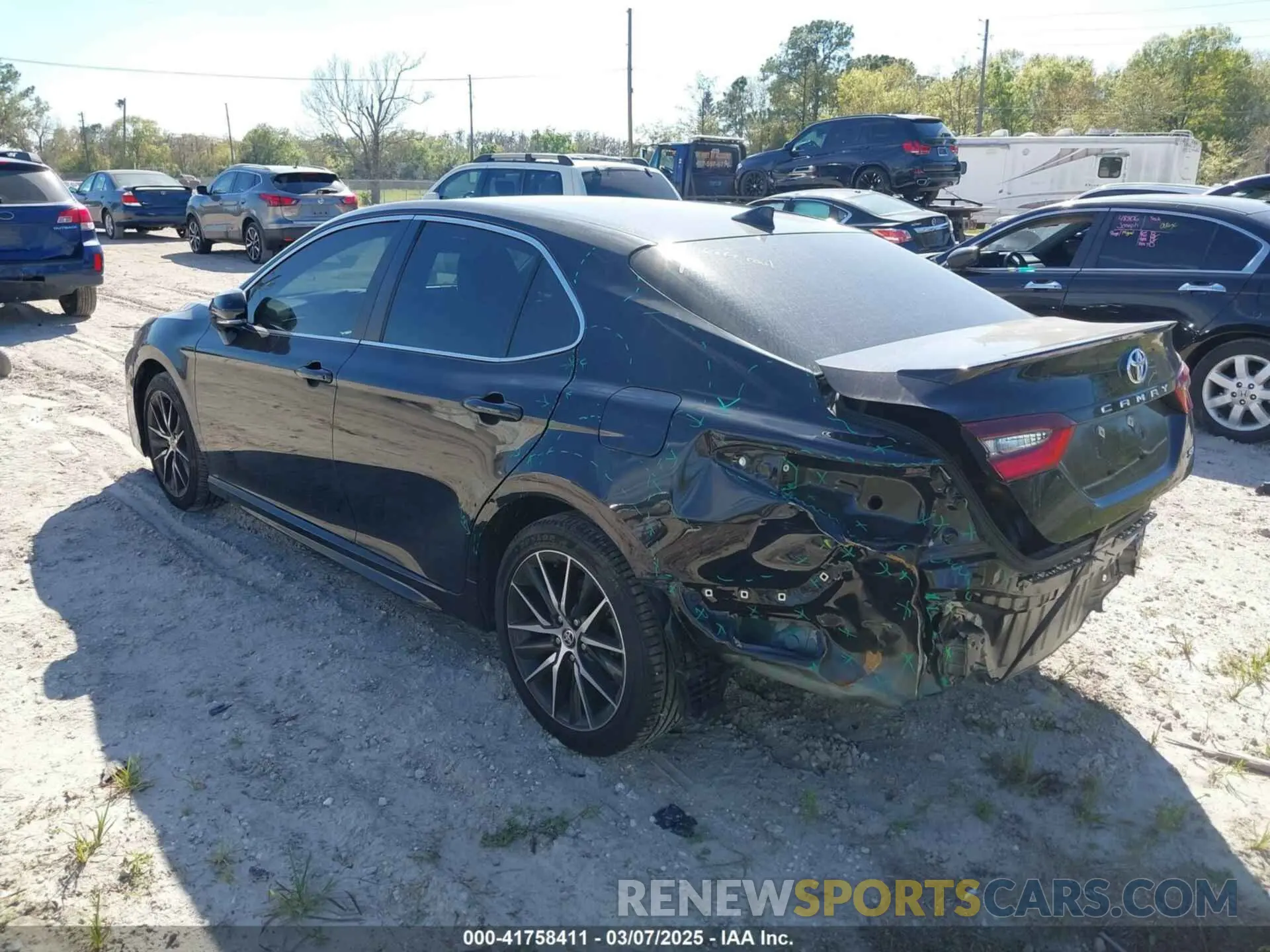 3 fotografías del automóvil dañado 4T1G11AK7RU261905 TOYOTA CAMRY 2024