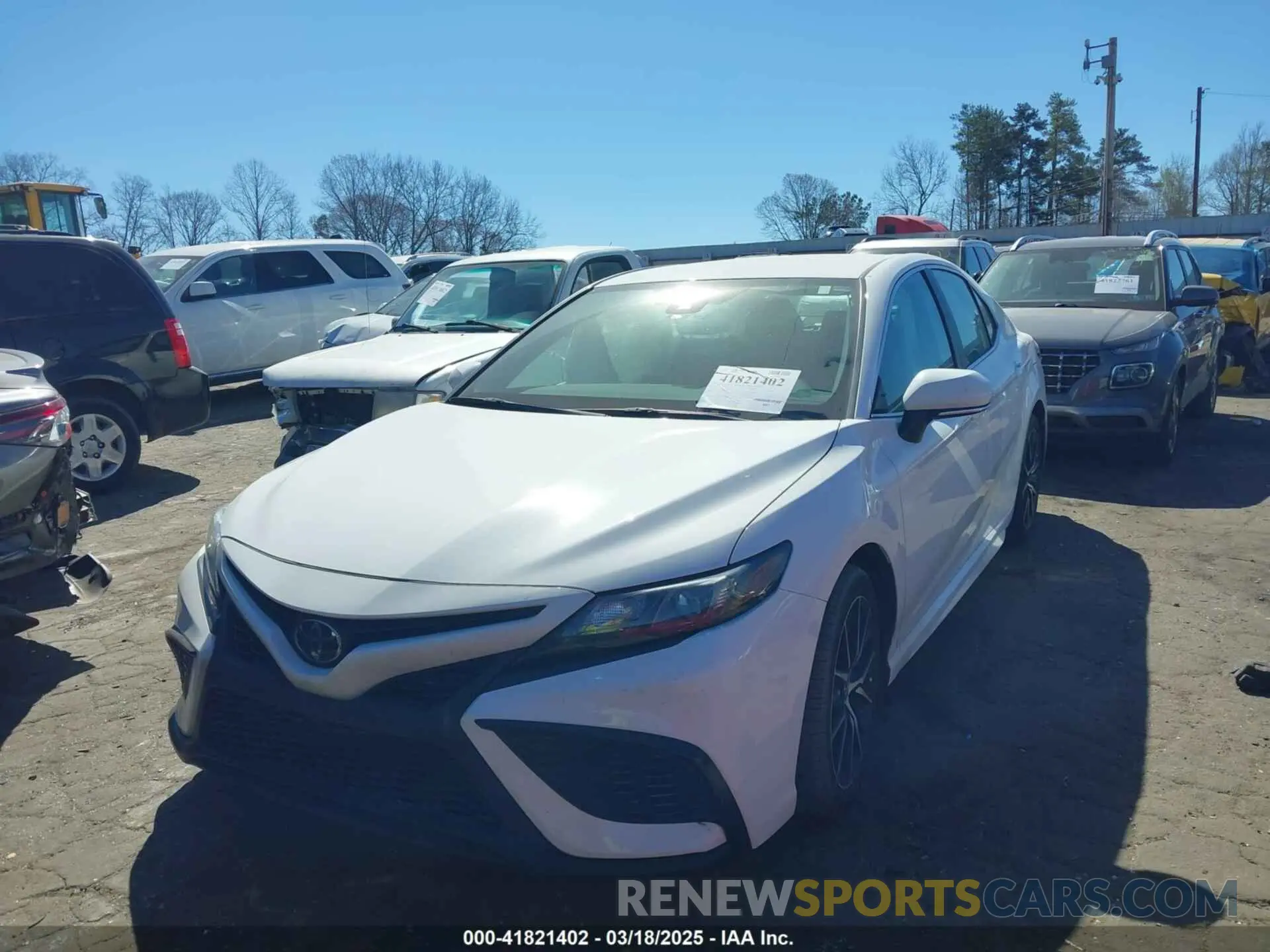2 fotografías del automóvil dañado 4T1G11AK7RU860366 TOYOTA CAMRY 2024