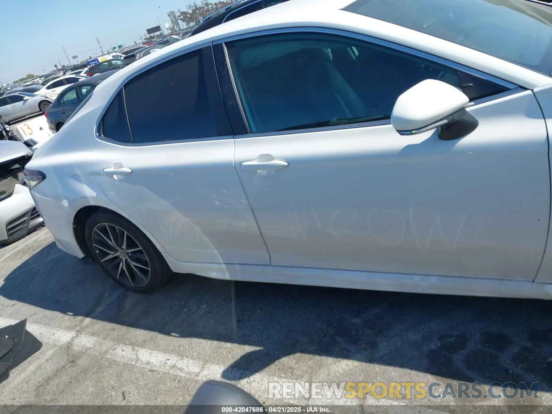 13 fotografías del automóvil dañado 4T1G11AK7RU861789 TOYOTA CAMRY 2024