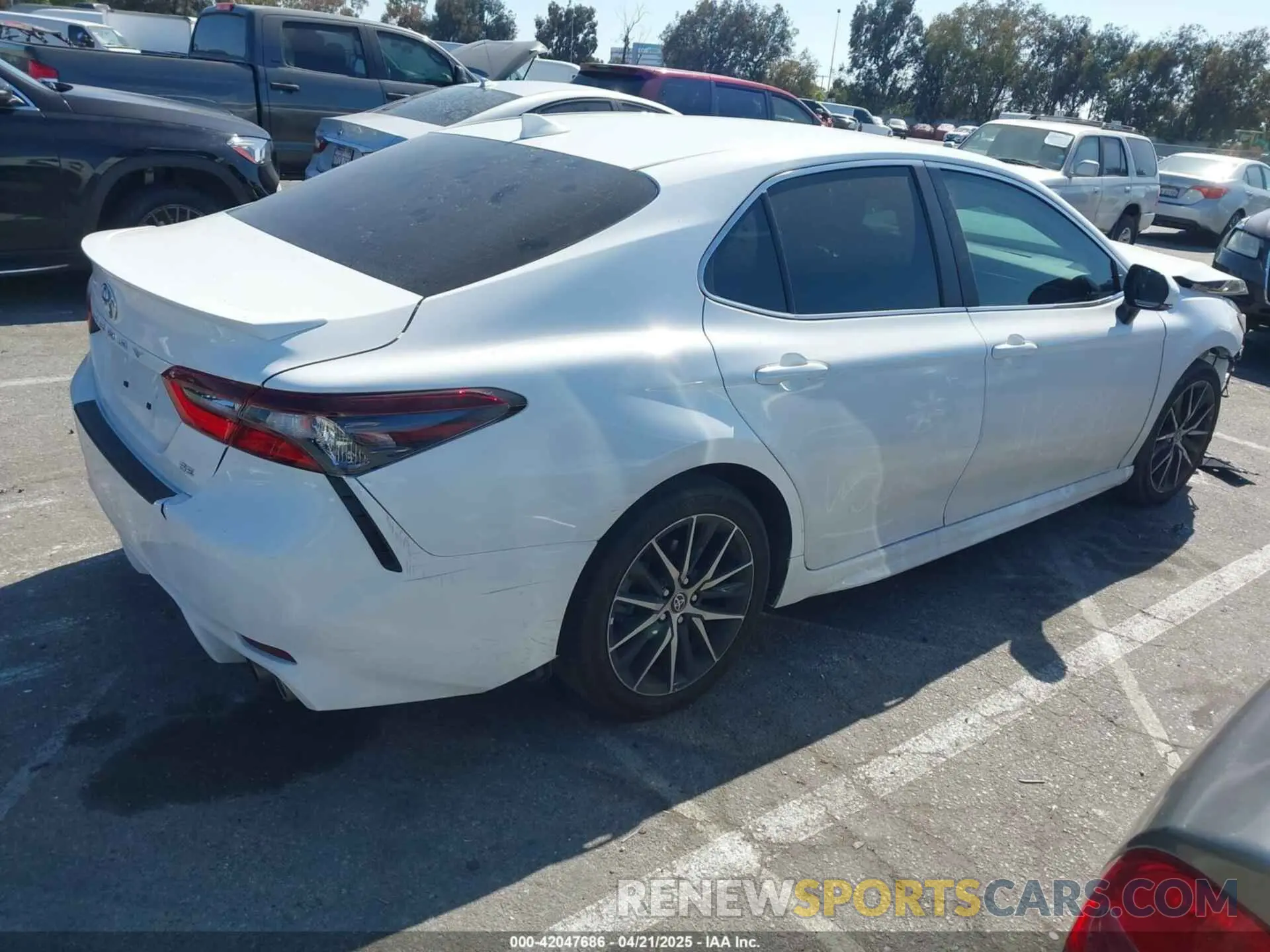 4 fotografías del automóvil dañado 4T1G11AK7RU861789 TOYOTA CAMRY 2024