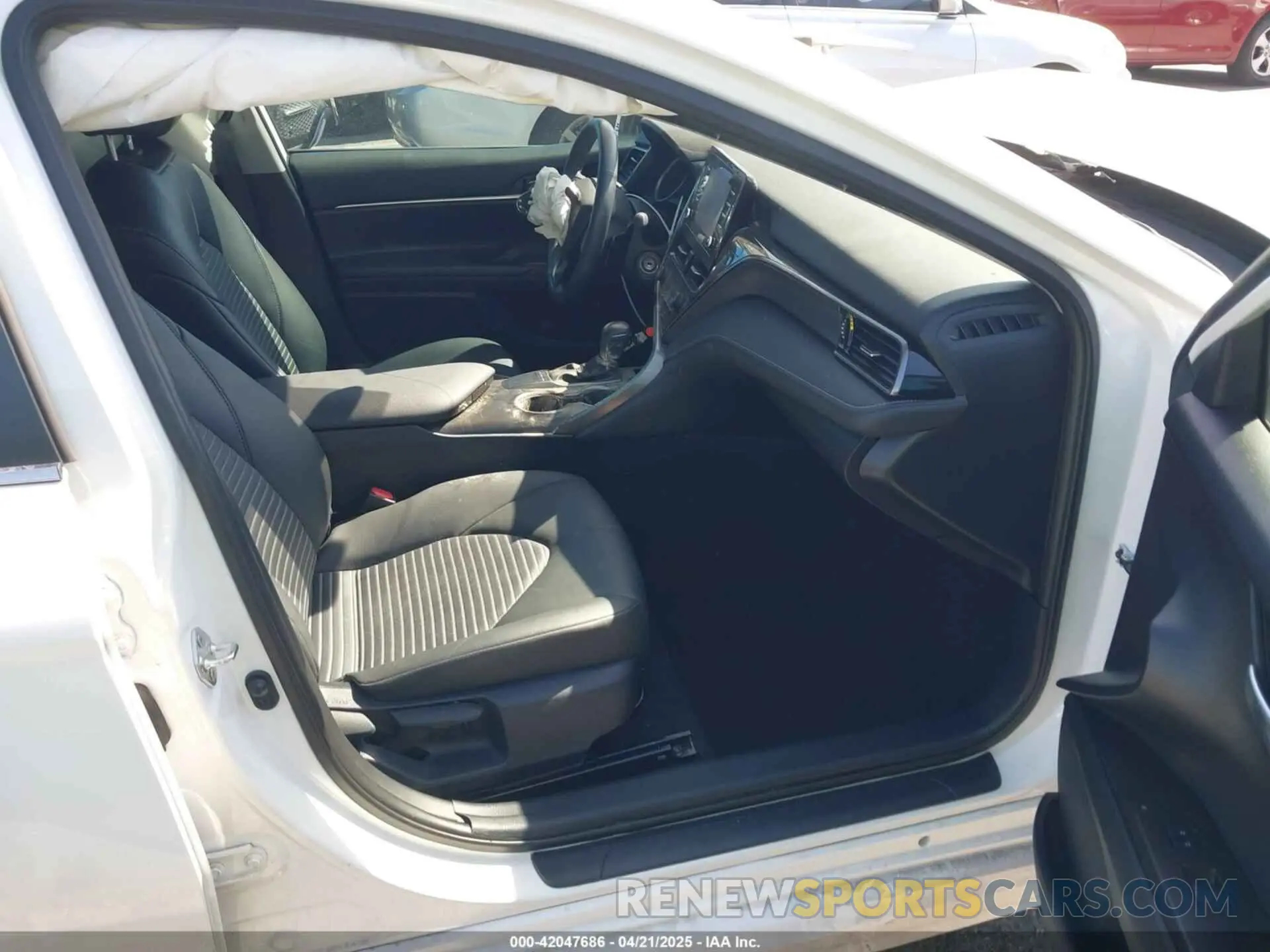 5 fotografías del automóvil dañado 4T1G11AK7RU861789 TOYOTA CAMRY 2024