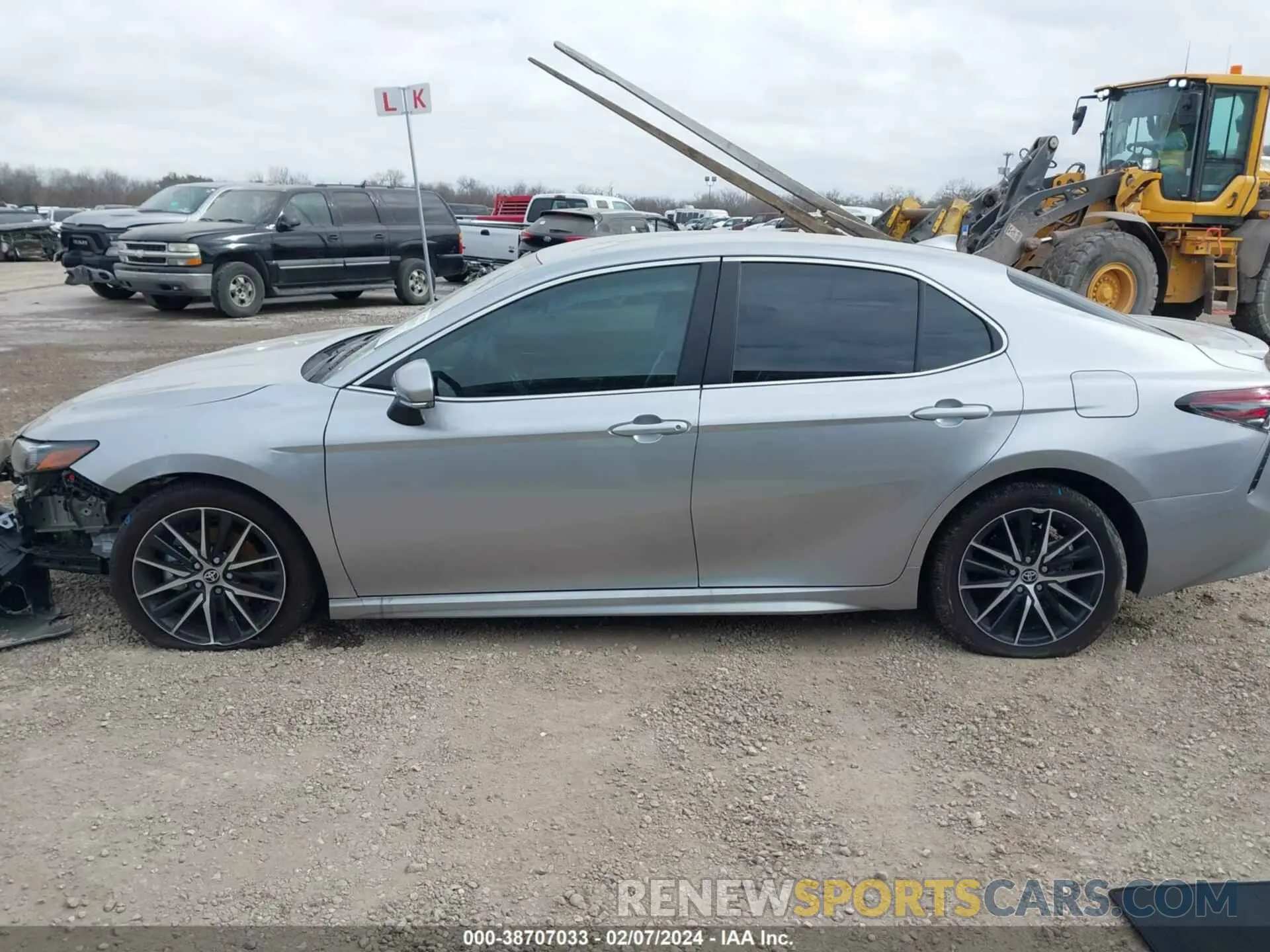 15 fotografías del automóvil dañado 4T1G11AK7RU865048 TOYOTA CAMRY 2024