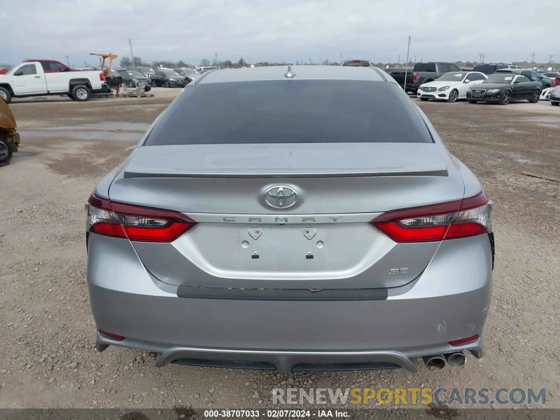 17 fotografías del automóvil dañado 4T1G11AK7RU865048 TOYOTA CAMRY 2024