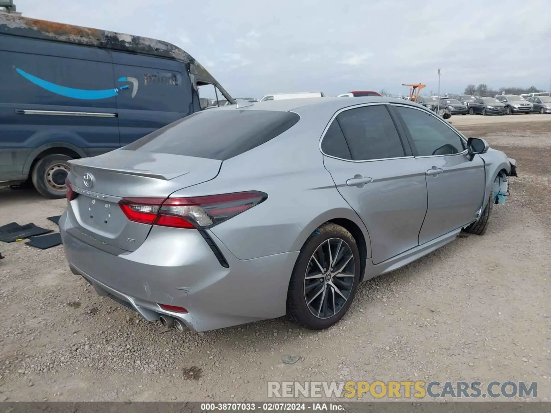 4 fotografías del automóvil dañado 4T1G11AK7RU865048 TOYOTA CAMRY 2024
